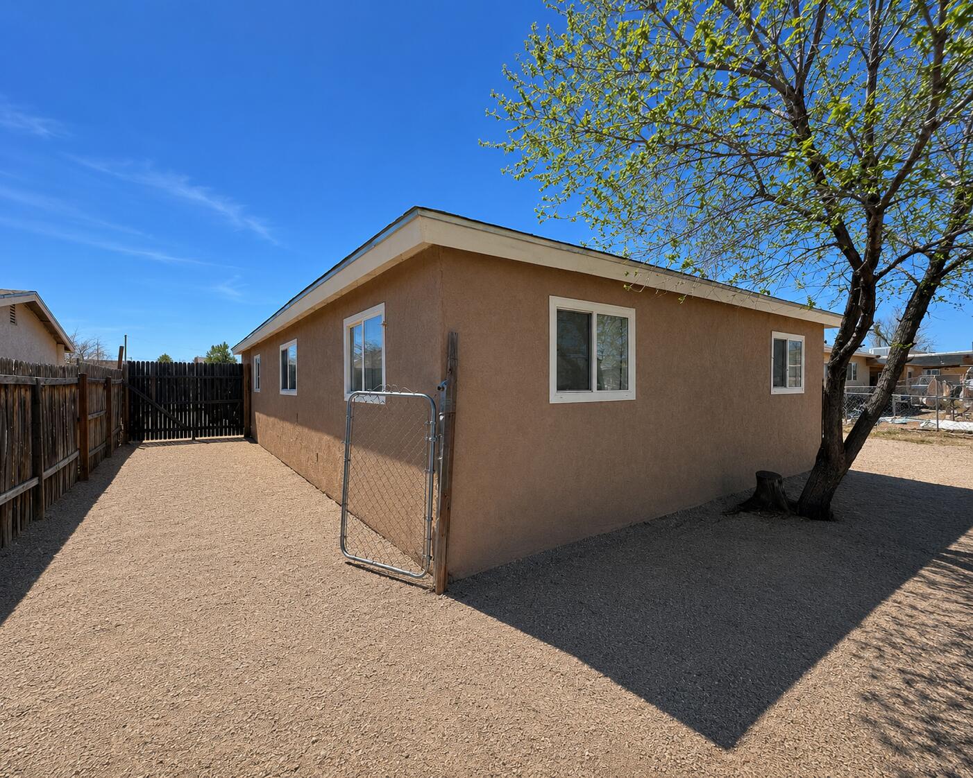 Photo 4 — 6209 Sunset Gardens Road SW