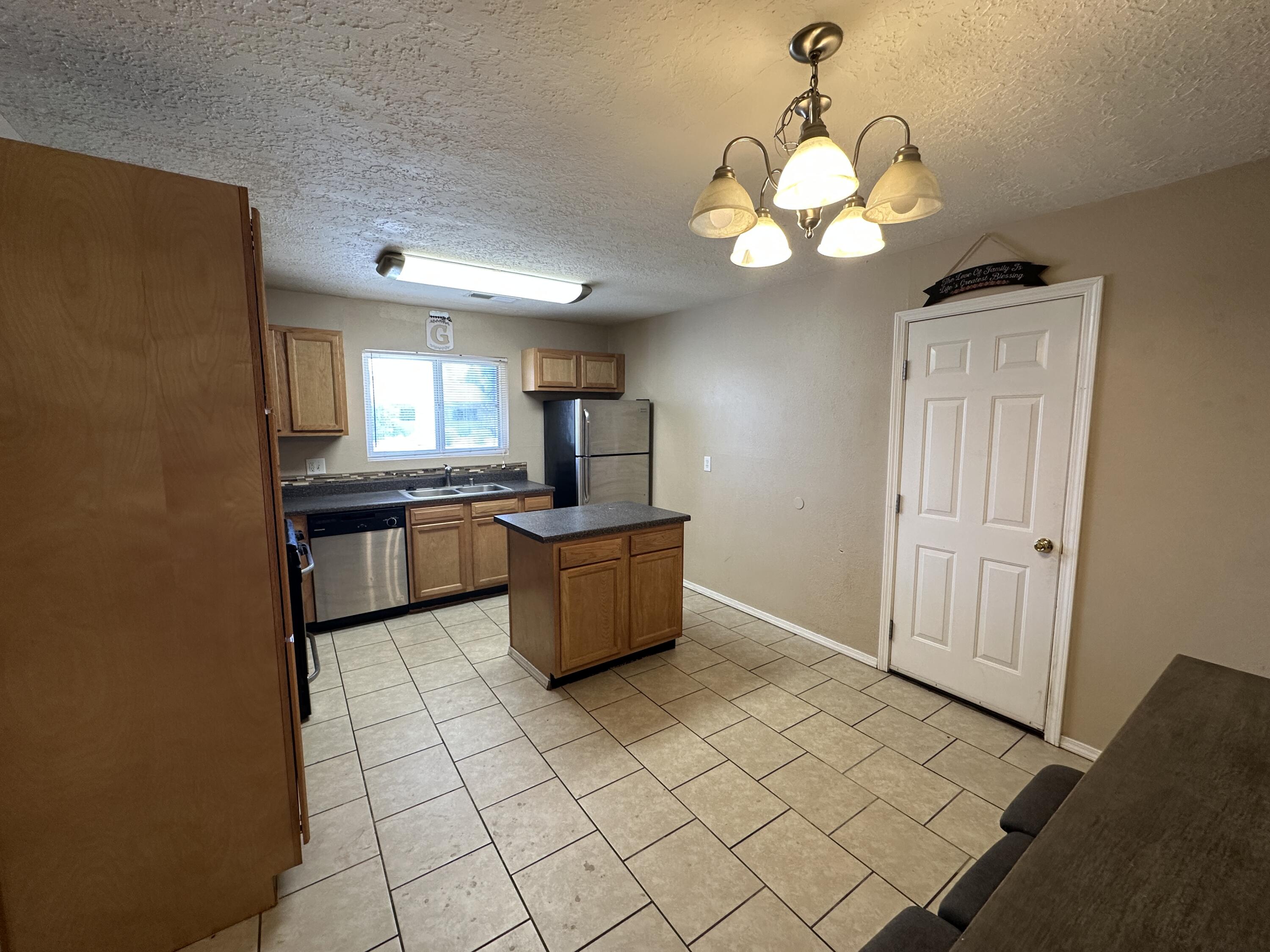 Photo 15 — 6209 Sunset Gardens Road SW