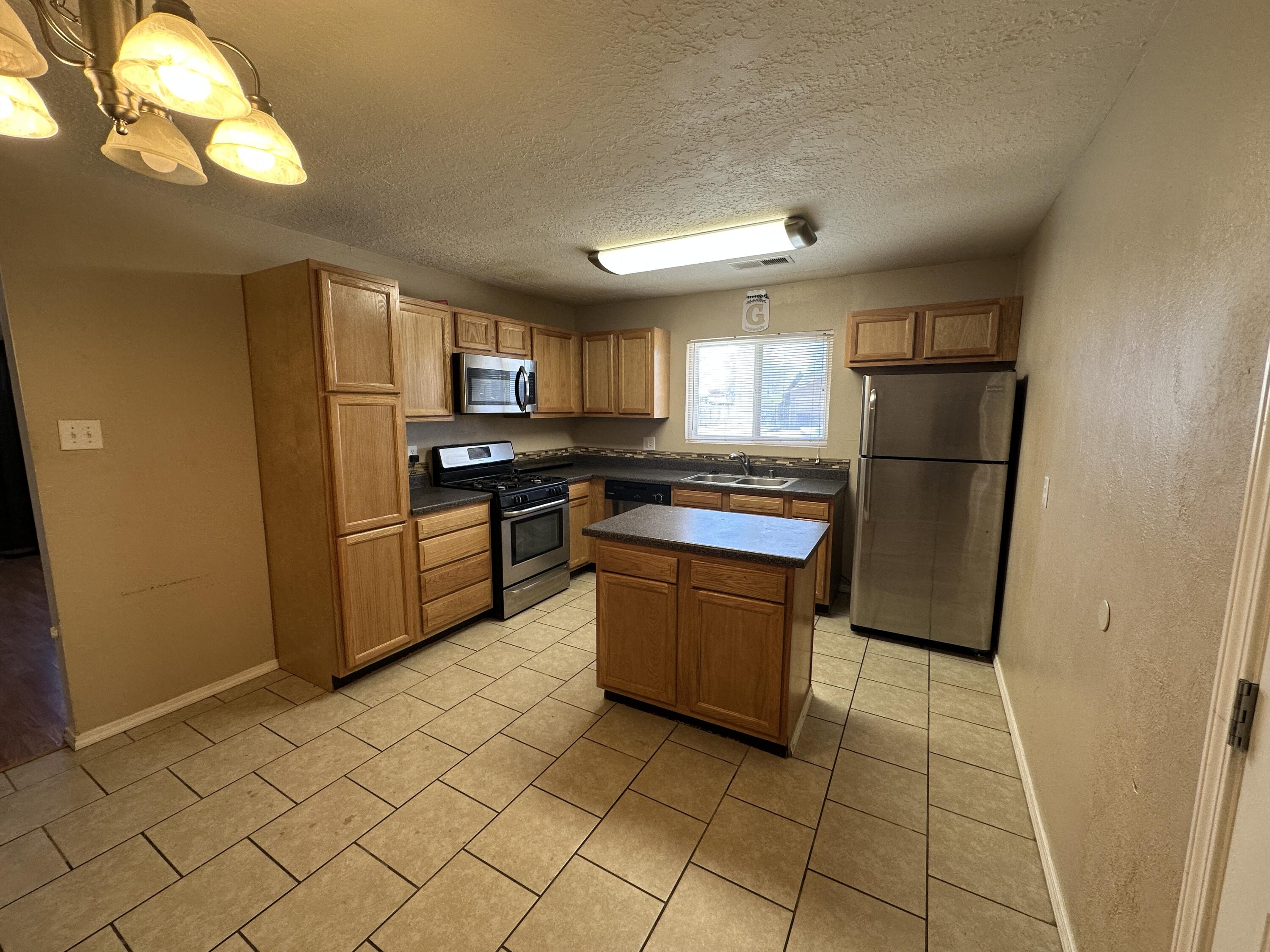 Photo 14 — 6209 Sunset Gardens Road SW