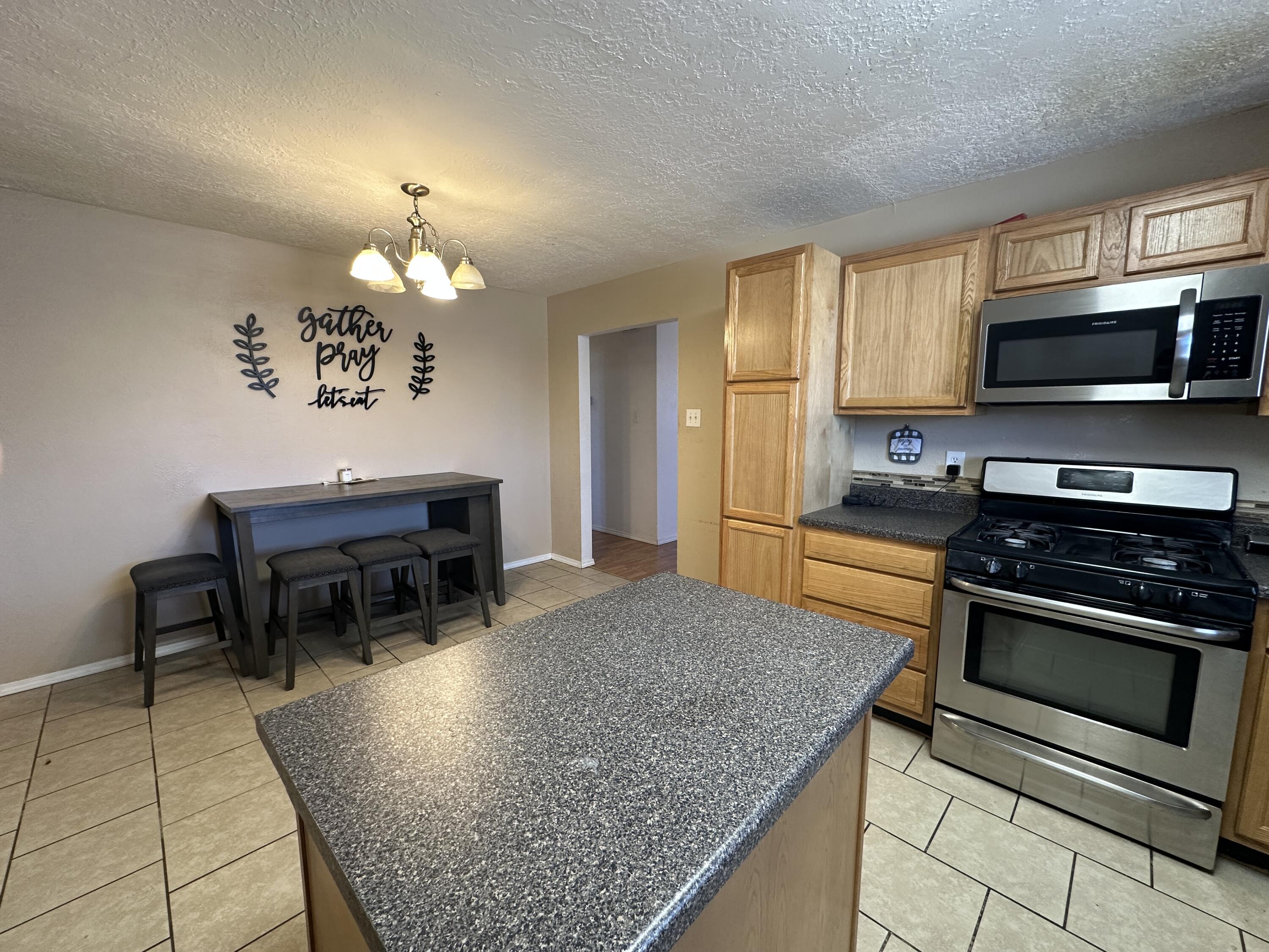 Photo 13 — 6209 Sunset Gardens Road SW
