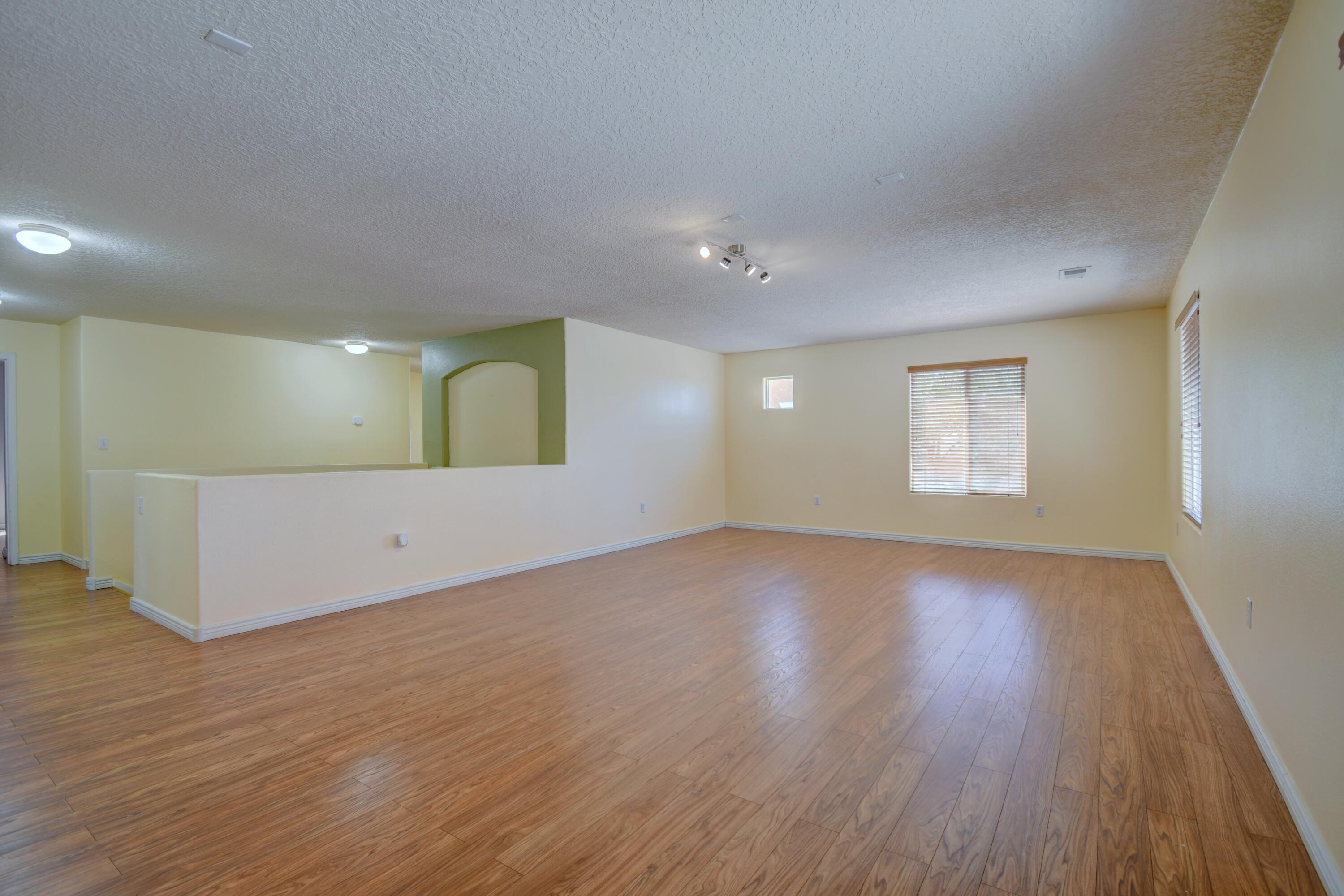 Photo 5 — 920 Colibri Avenue NW