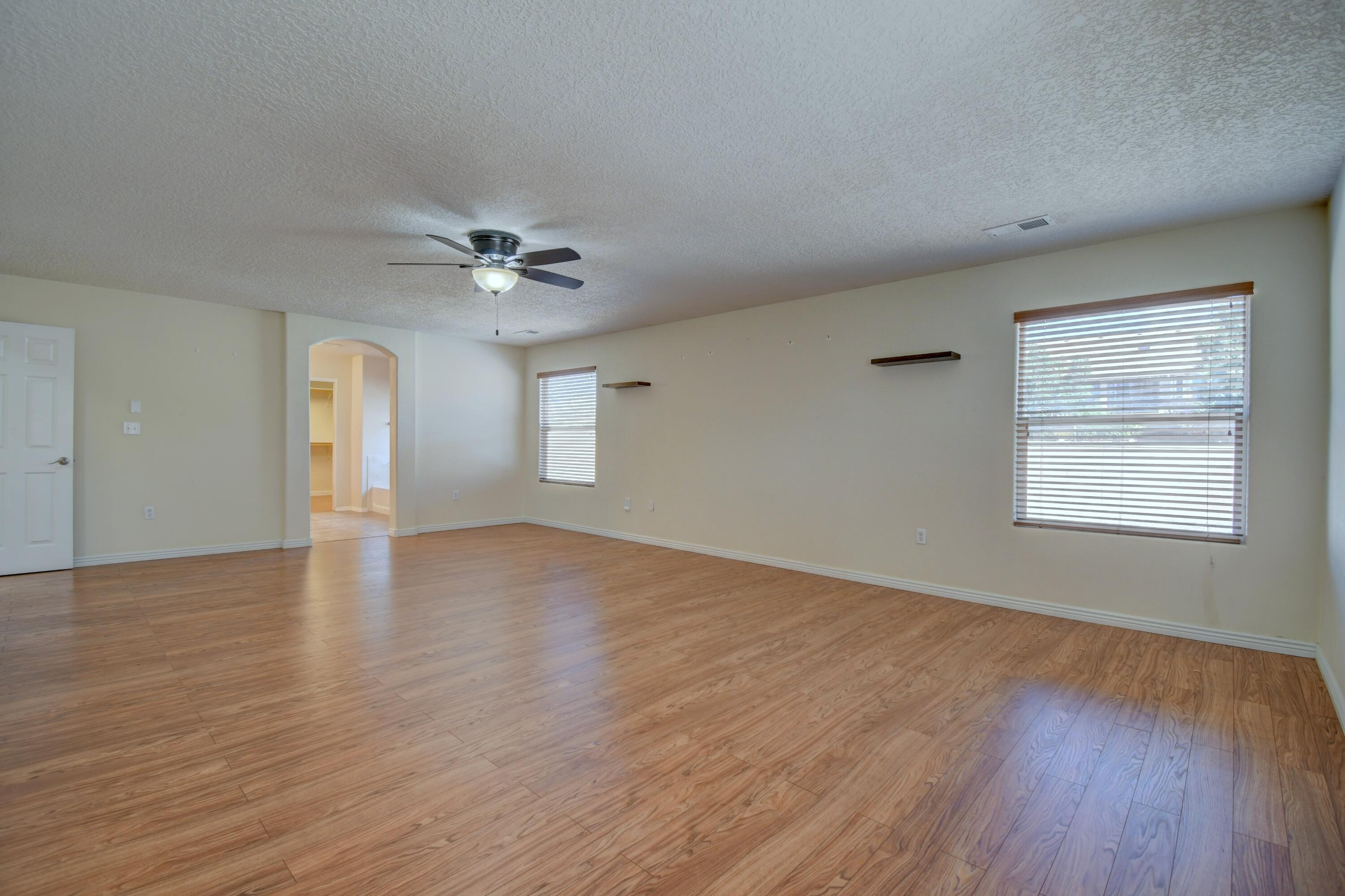 Photo 8 — 920 Colibri Avenue NW