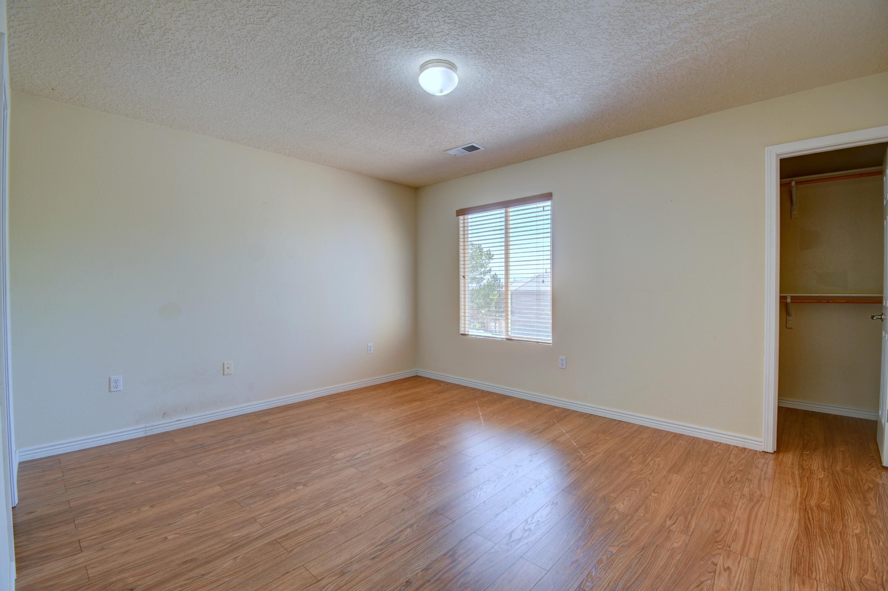 Photo 10 — 920 Colibri Avenue NW