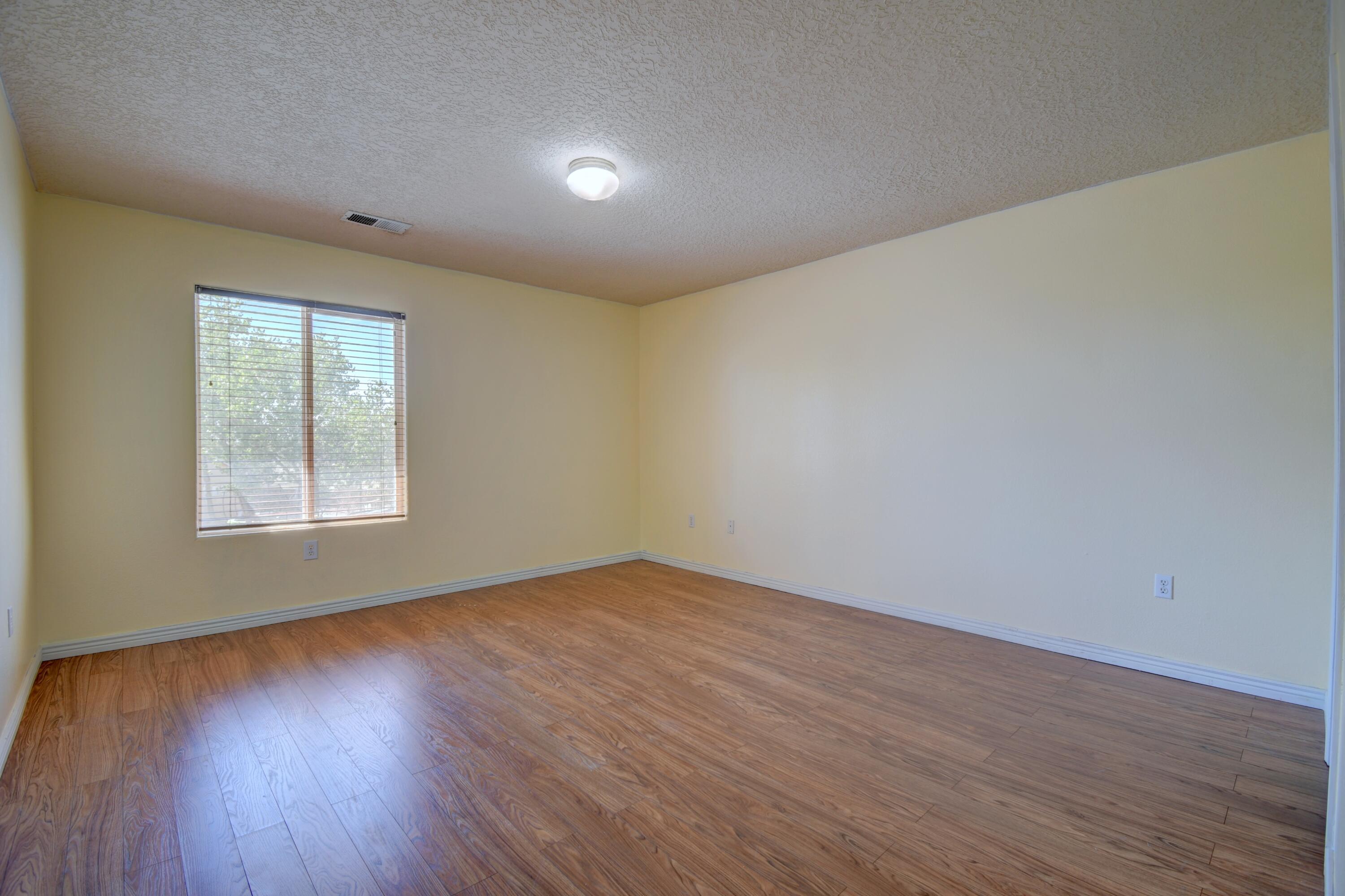 Photo 11 — 920 Colibri Avenue NW