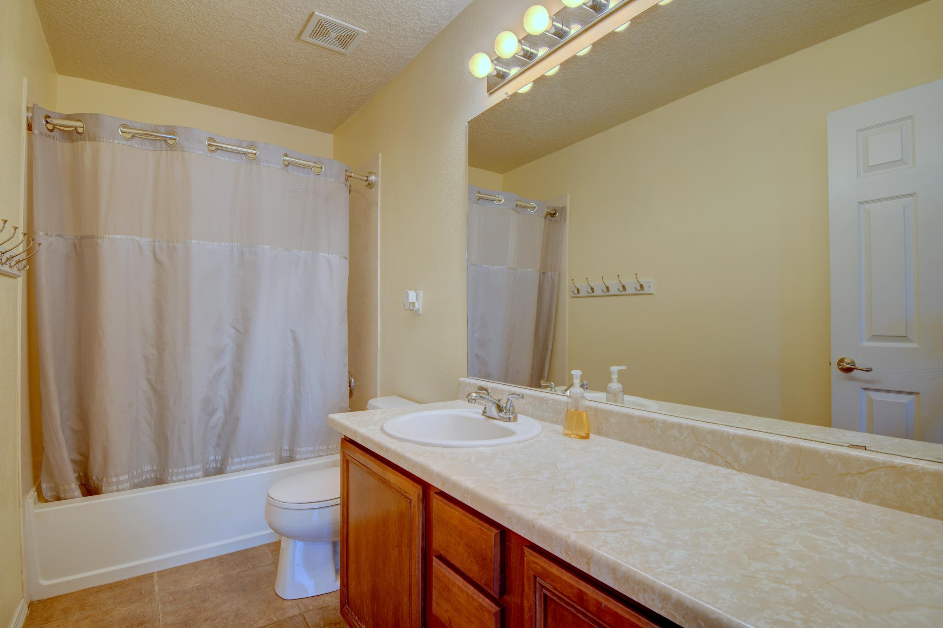 Photo 12 — 920 Colibri Avenue NW