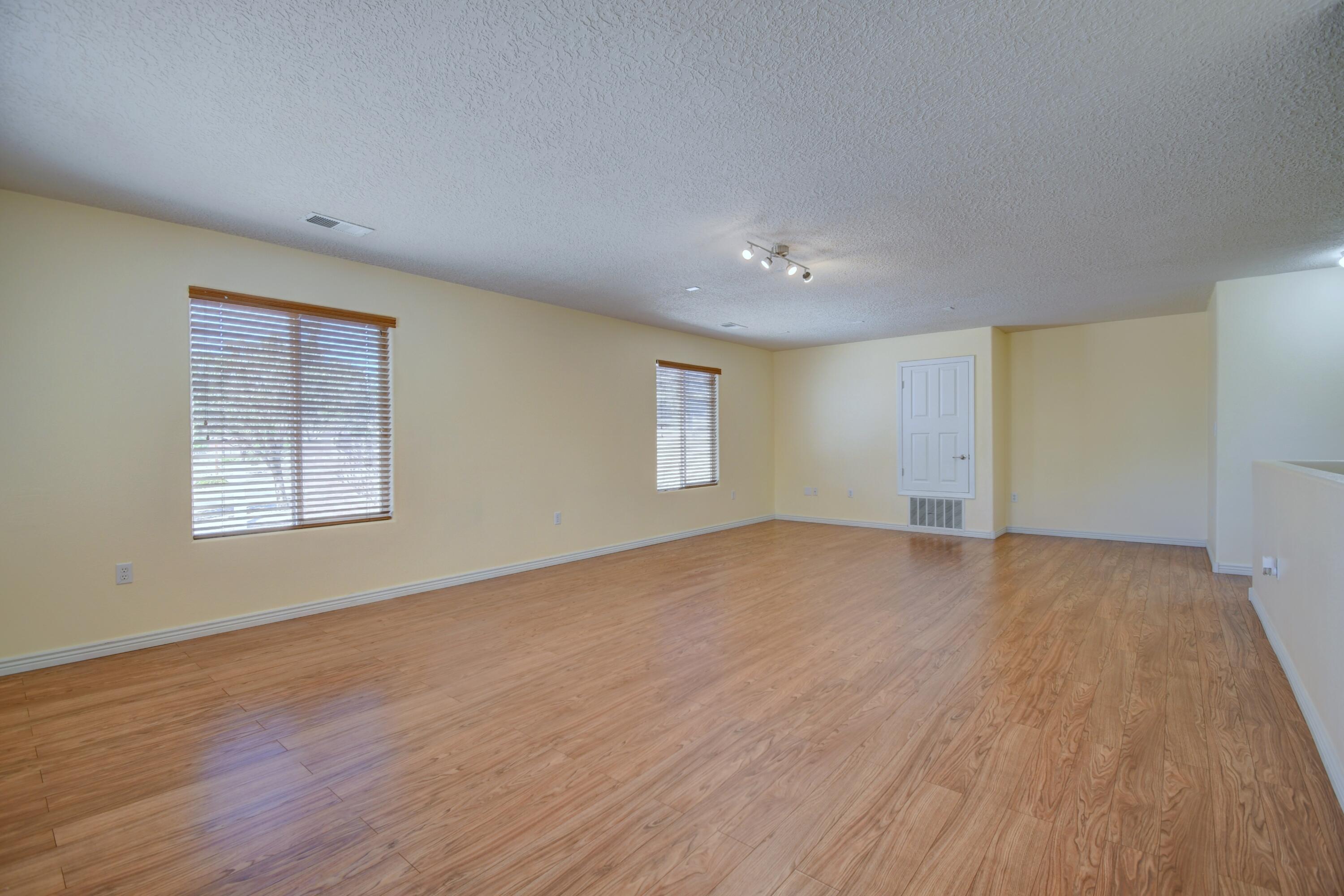 Photo 16 — 920 Colibri Avenue NW