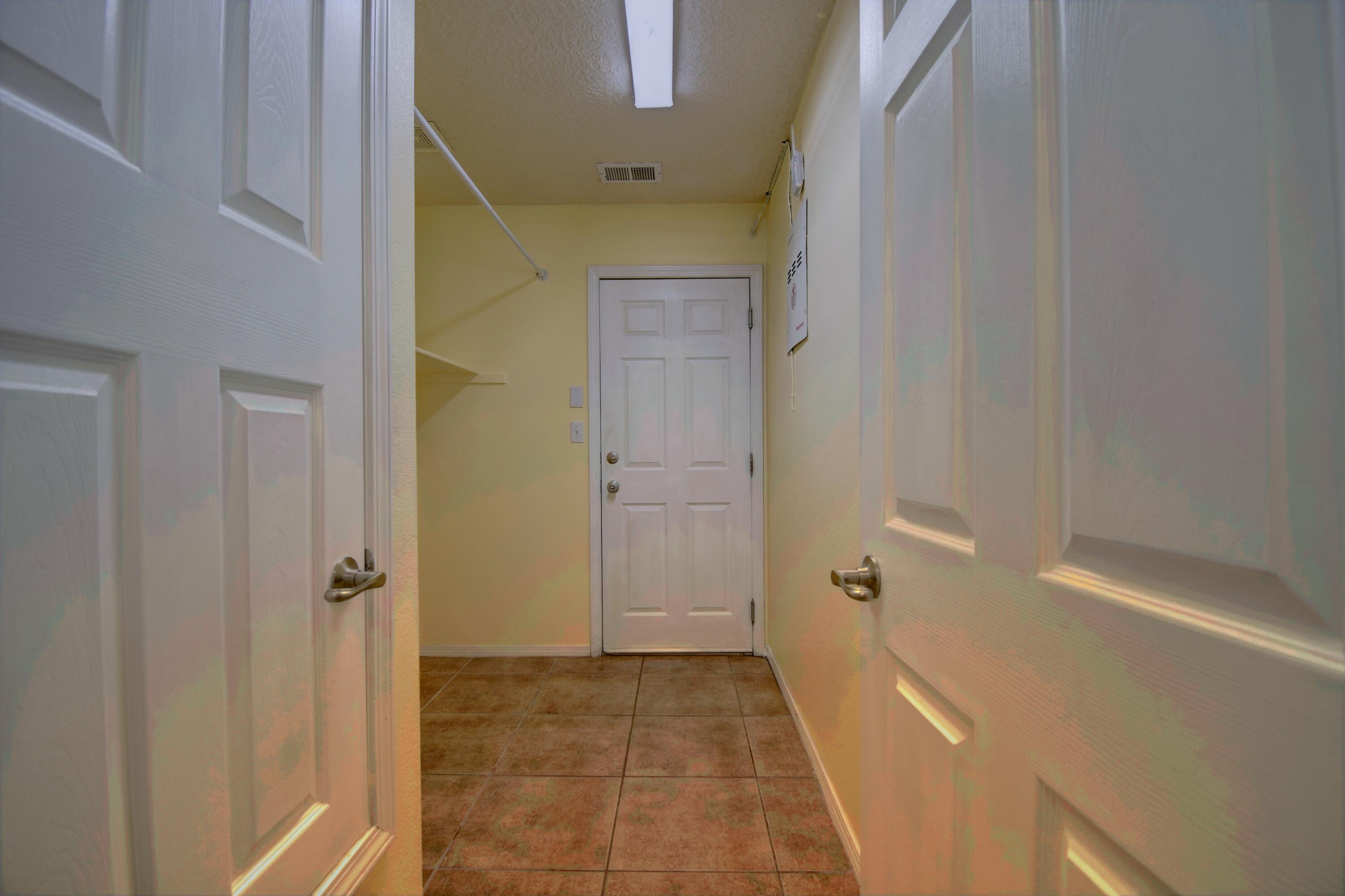 Photo 4 — 920 Colibri Avenue NW