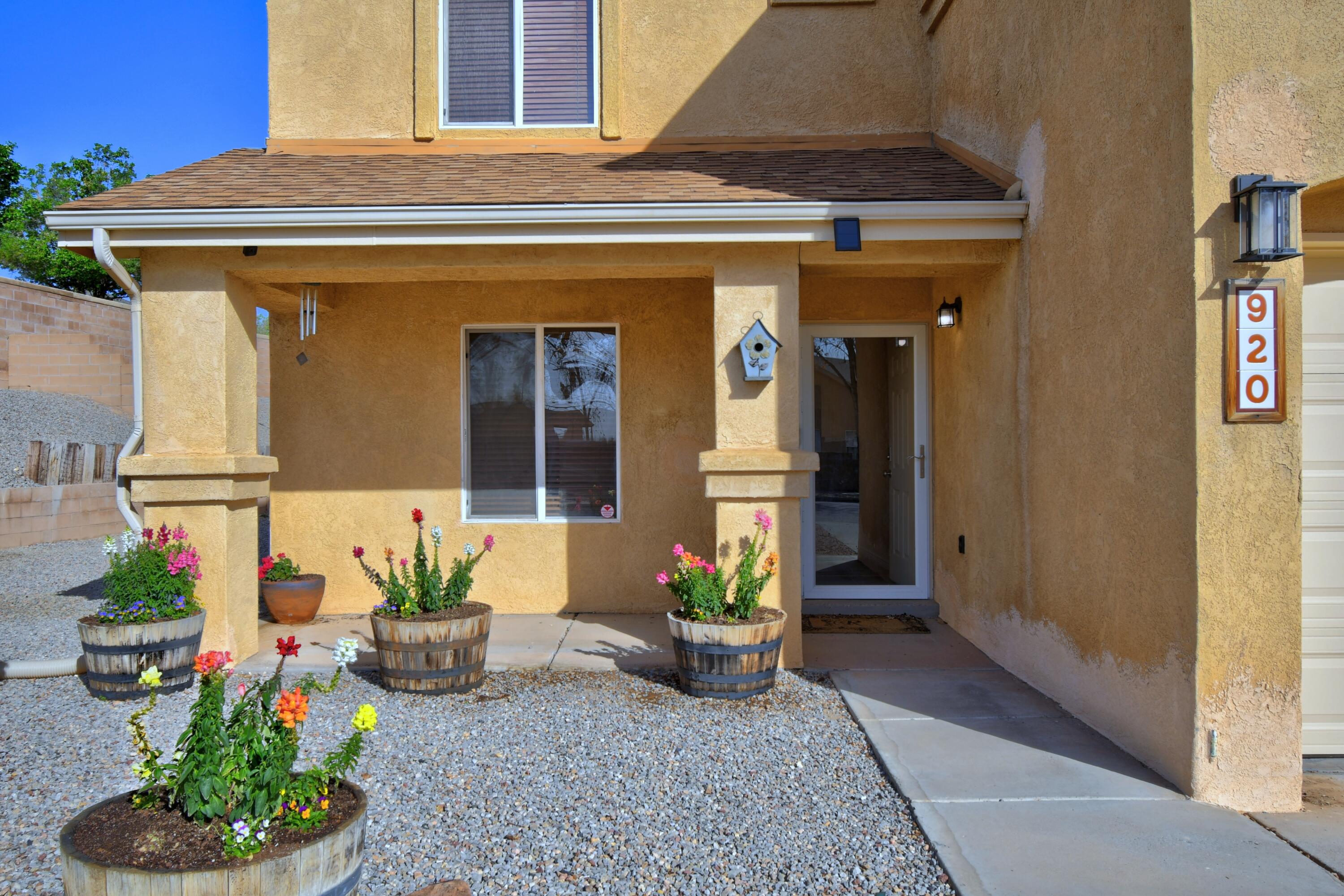 Photo 2 — 920 Colibri Avenue NW