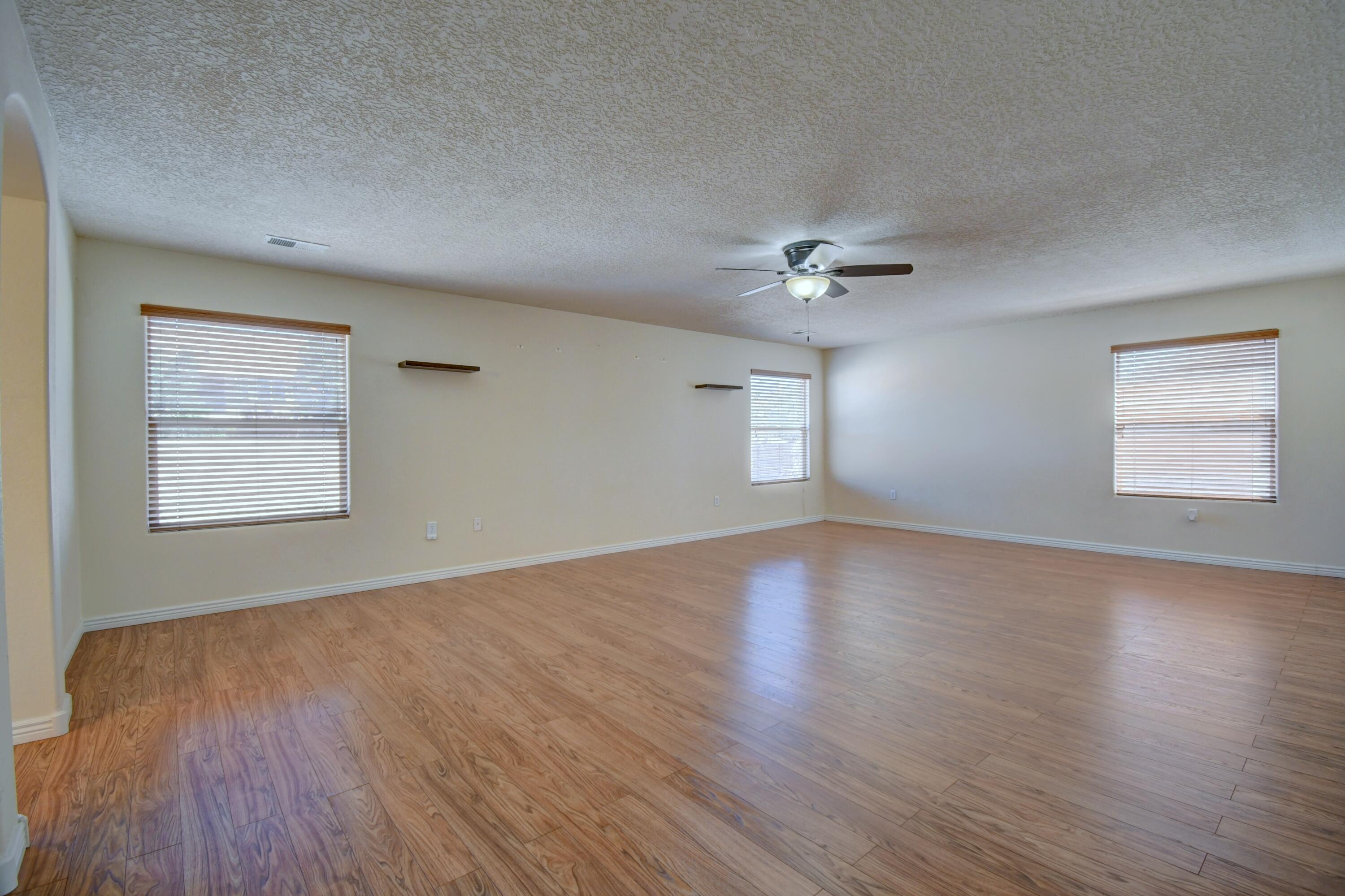 Photo 18 — 920 Colibri Avenue NW