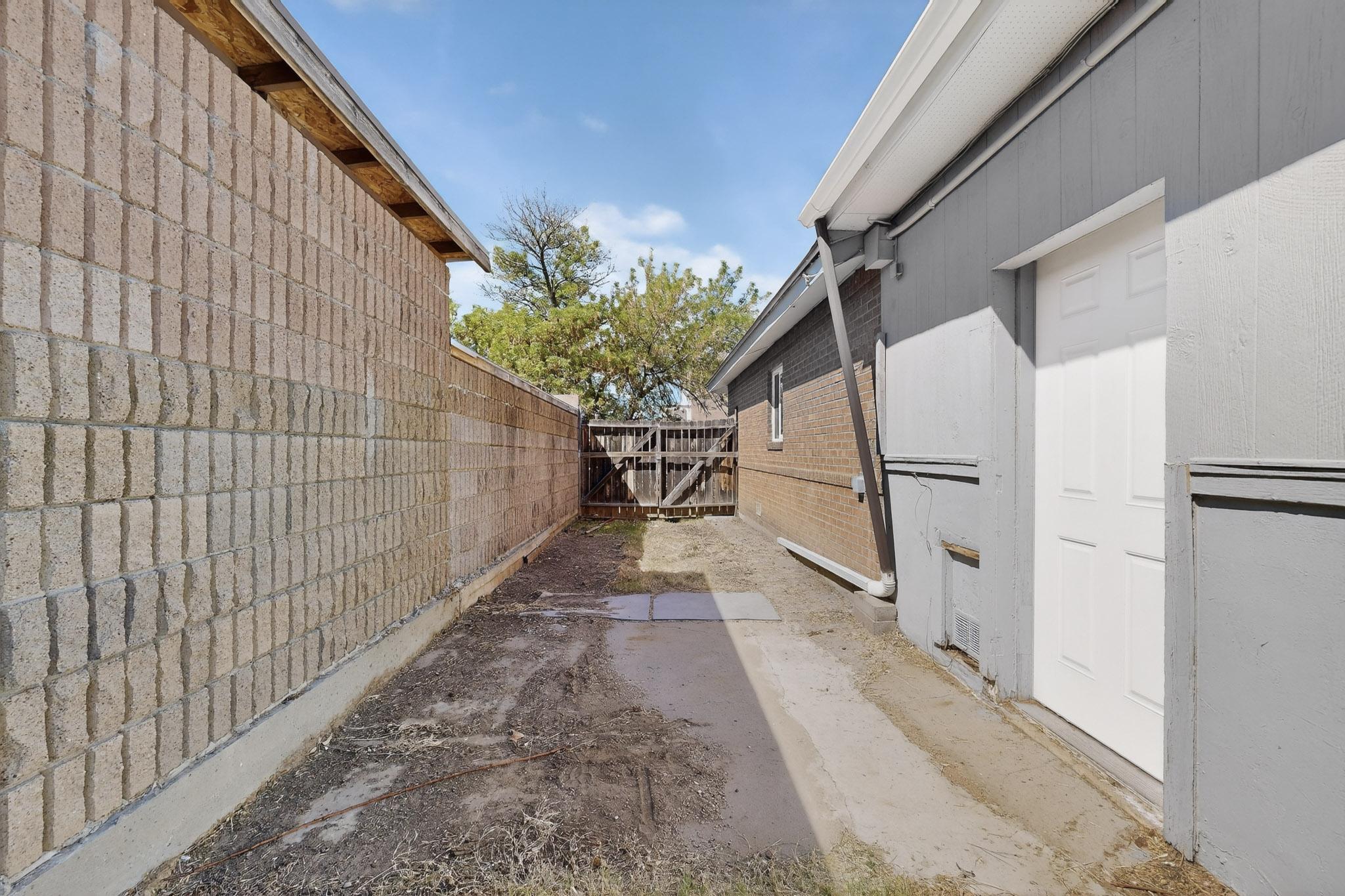 Photo 7 — 2328 Wyoming Boulevard NE