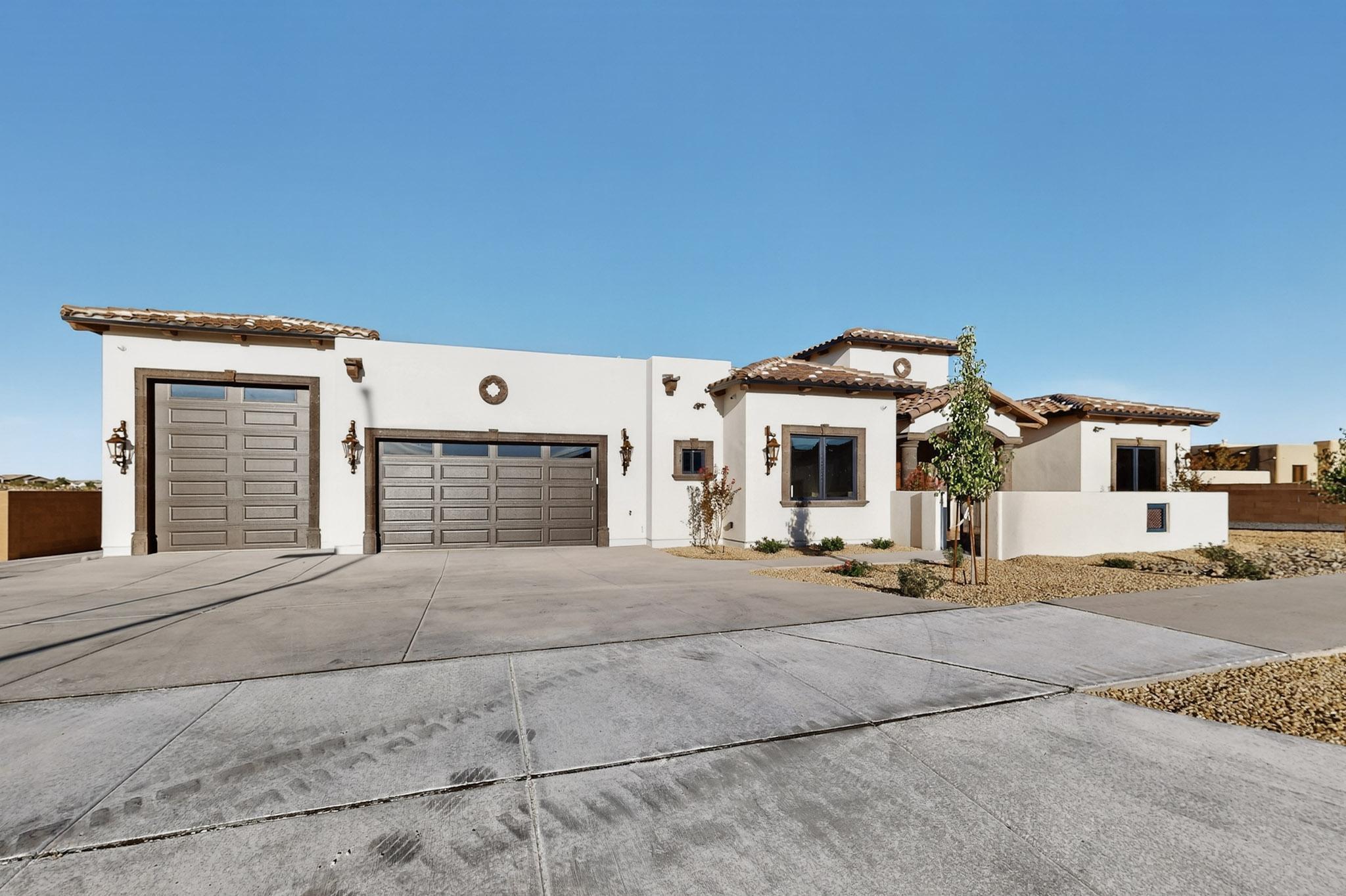 Photo 2 — 6224 Camino Alto Road NW