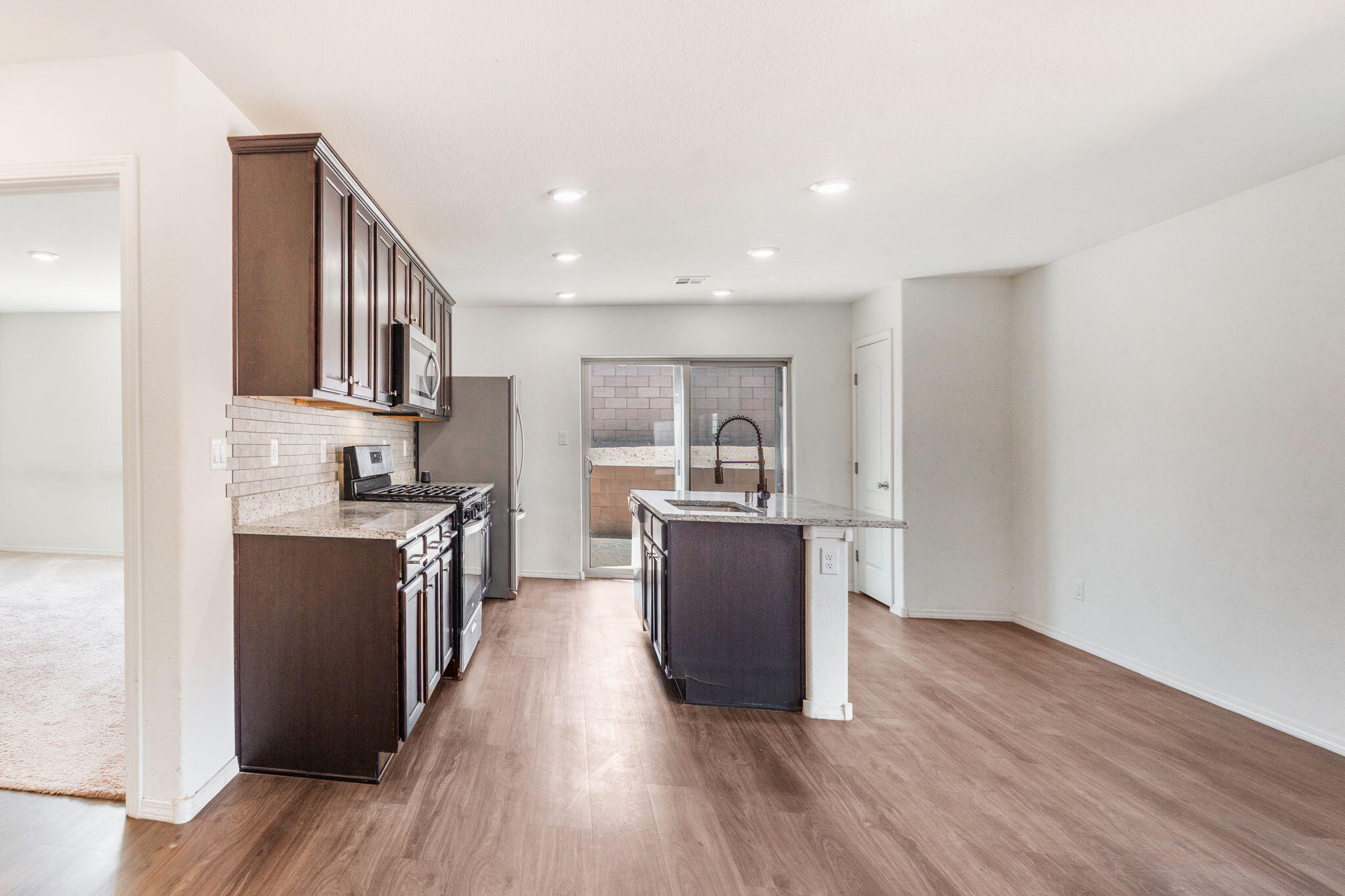 Photo 3 — 480 Chafey Drive SW