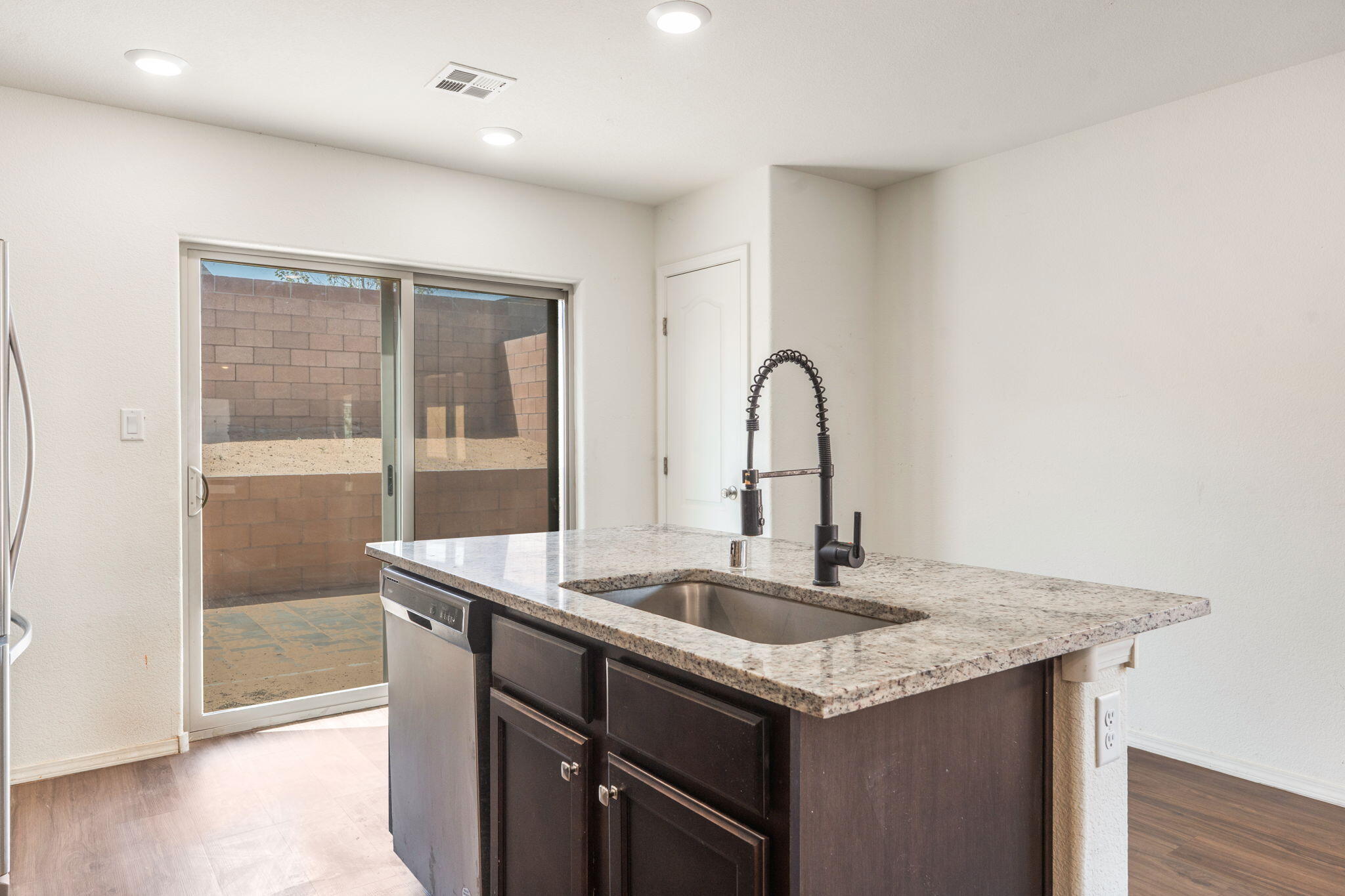 Photo 4 — 480 Chafey Drive SW