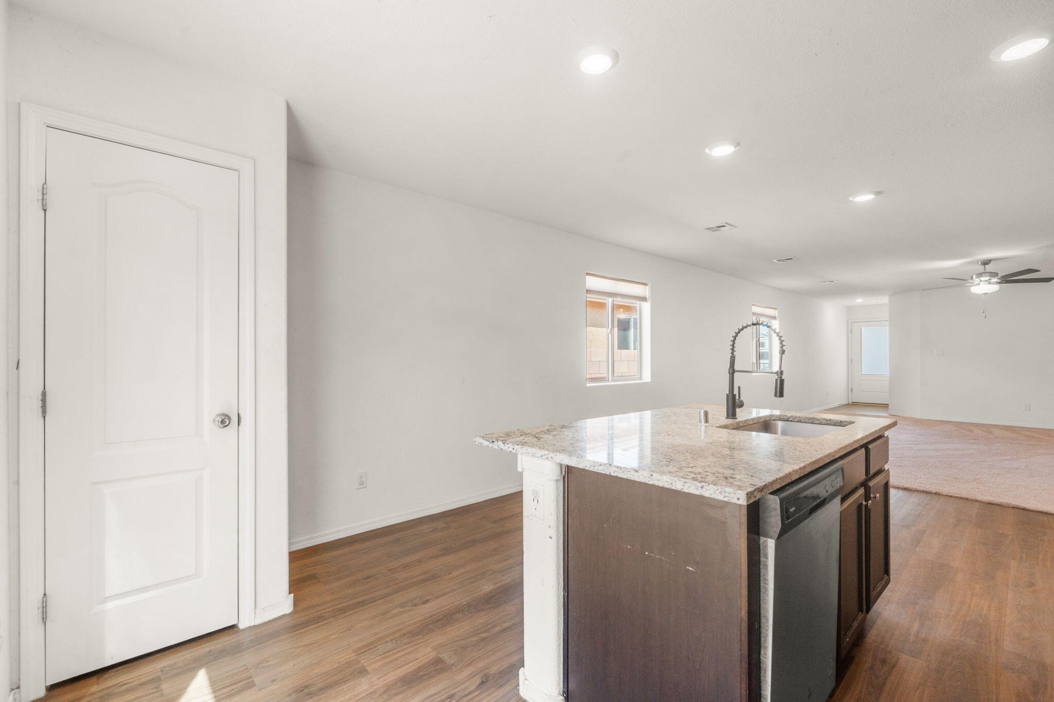 Photo 5 — 480 Chafey Drive SW