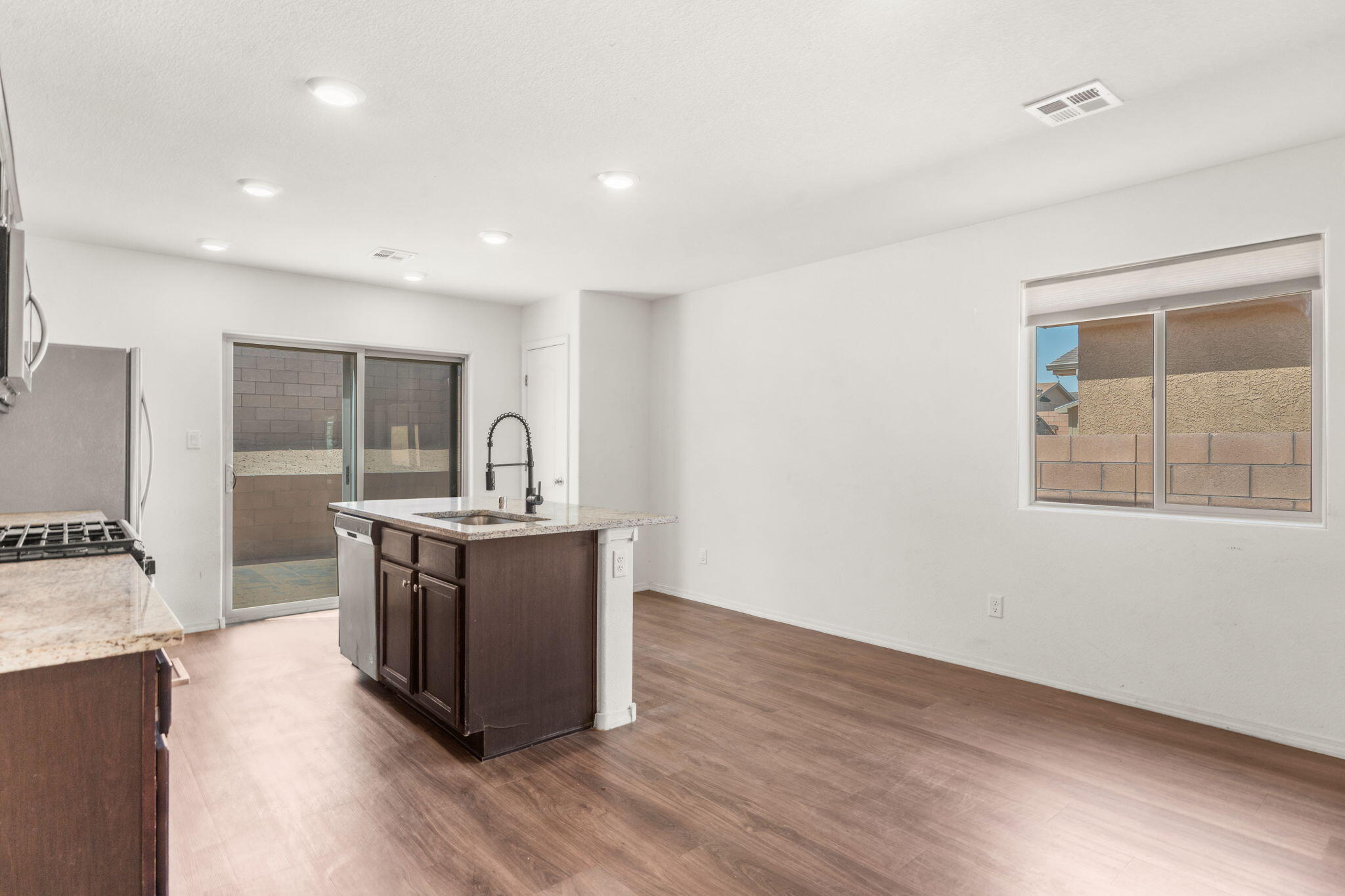 Photo 6 — 480 Chafey Drive SW