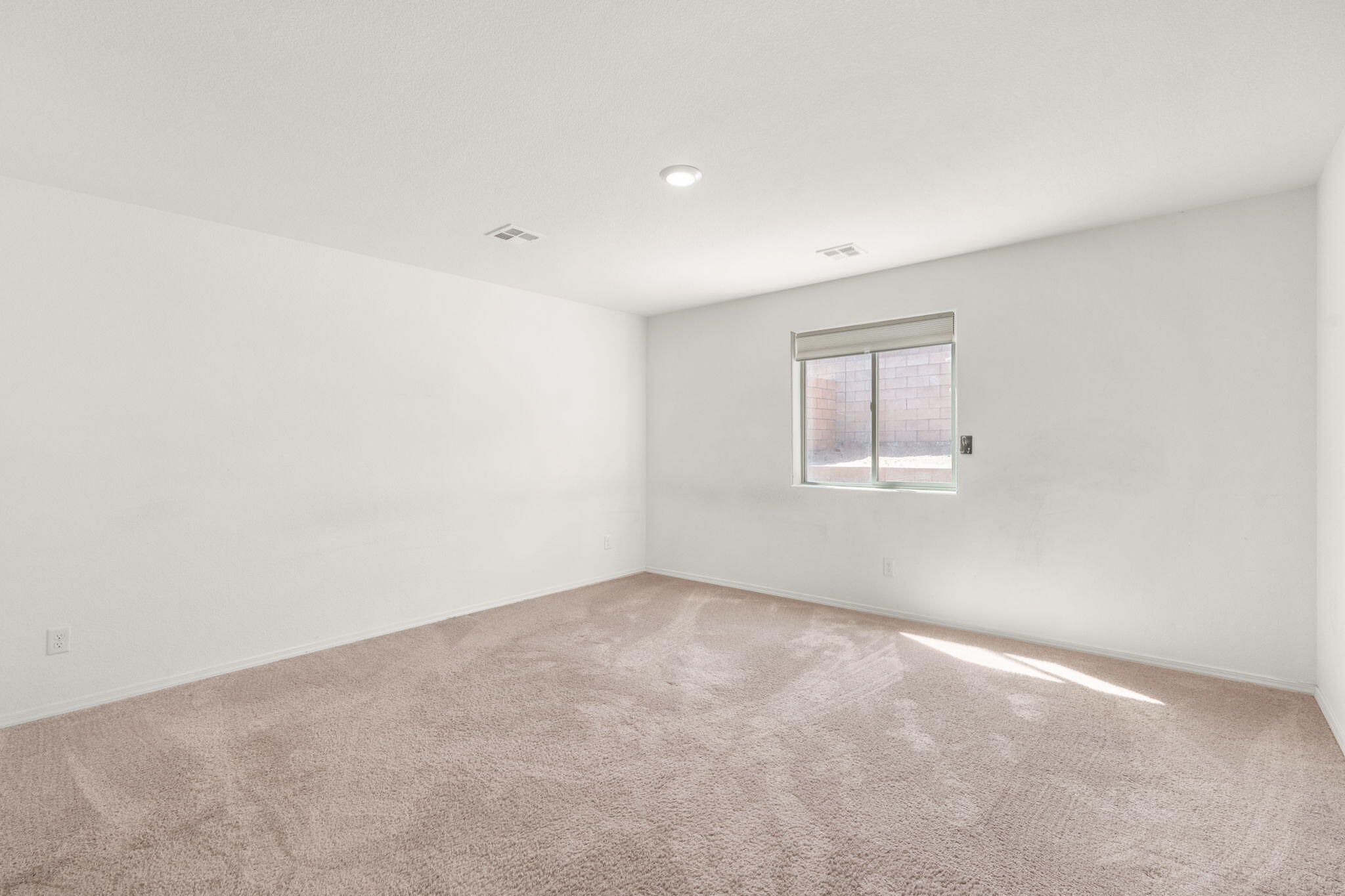 Photo 7 — 480 Chafey Drive SW