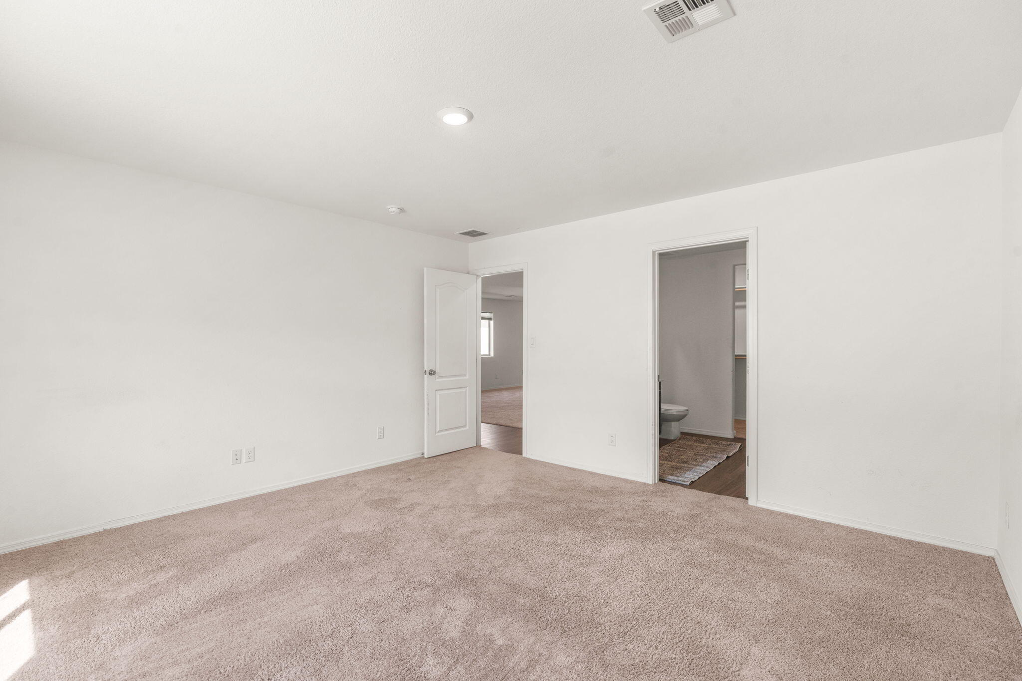 Photo 8 — 480 Chafey Drive SW