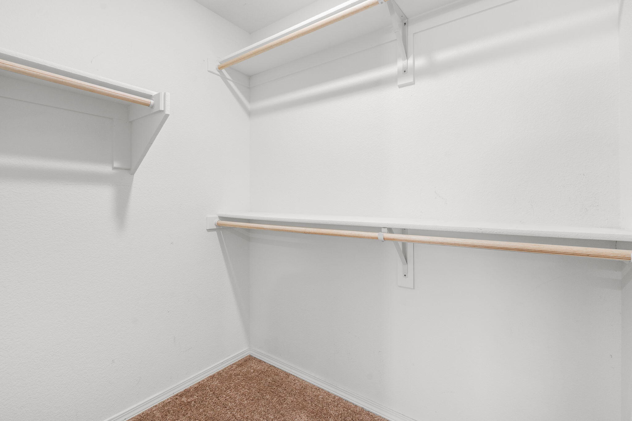 Photo 10 — 480 Chafey Drive SW