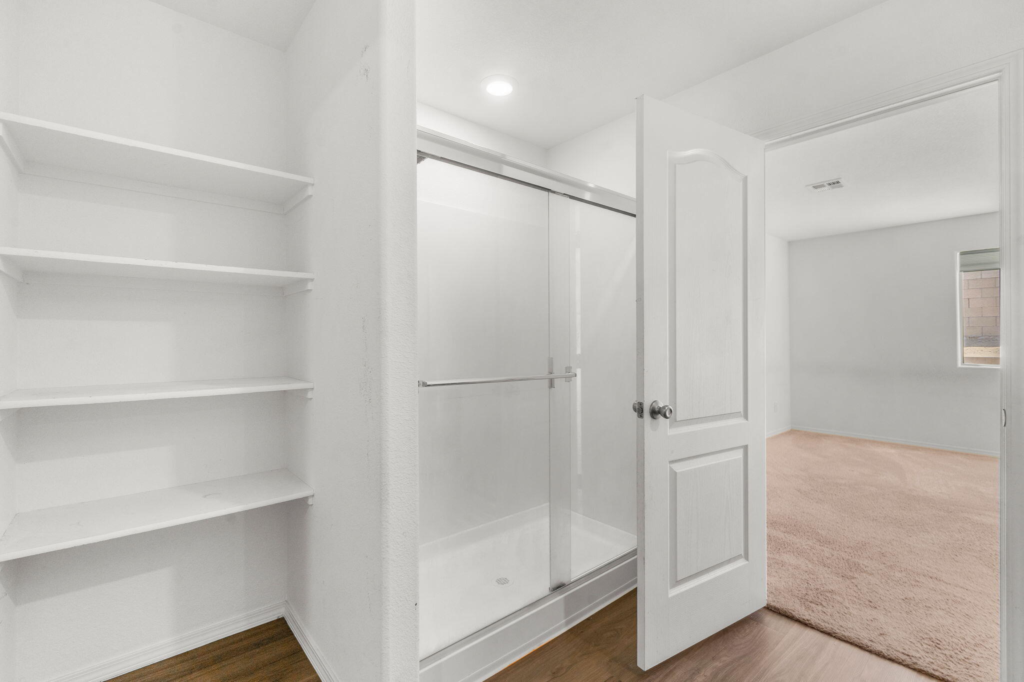Photo 11 — 480 Chafey Drive SW