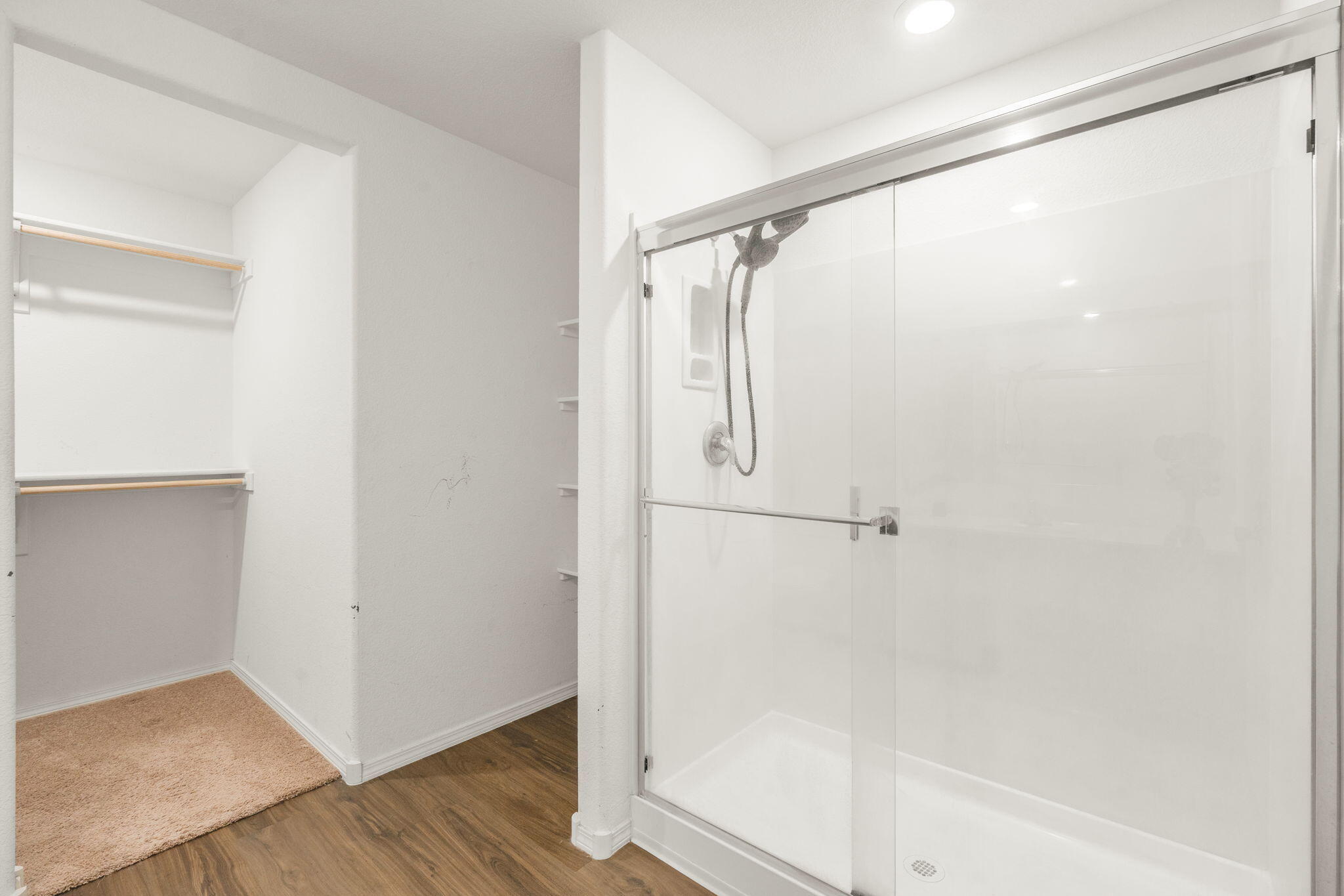 Photo 12 — 480 Chafey Drive SW