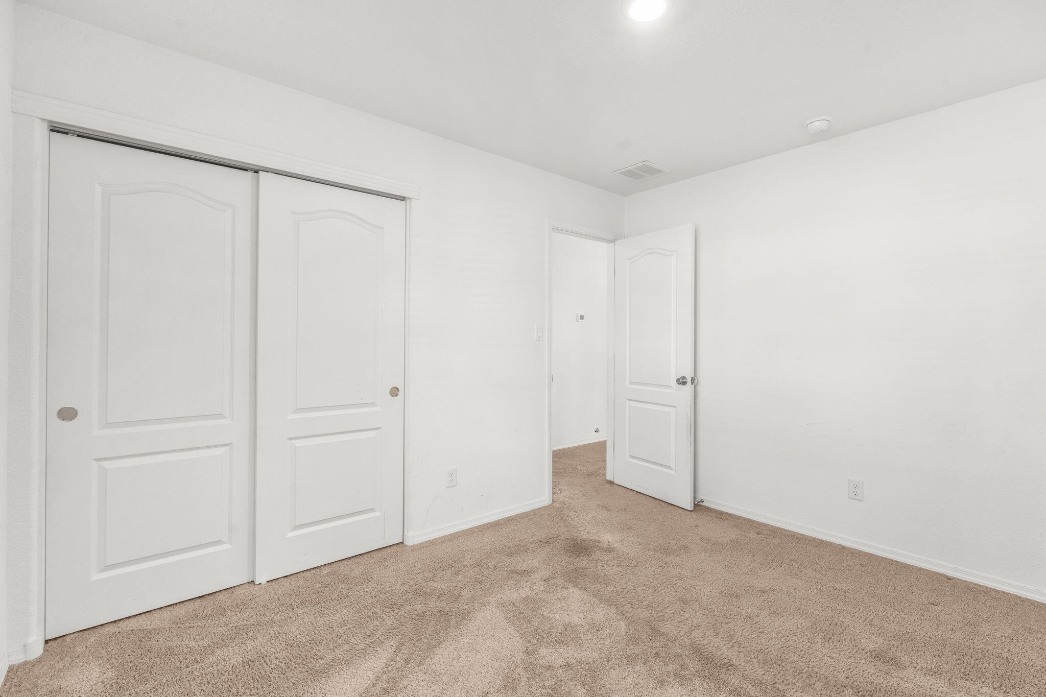 Photo 14 — 480 Chafey Drive SW