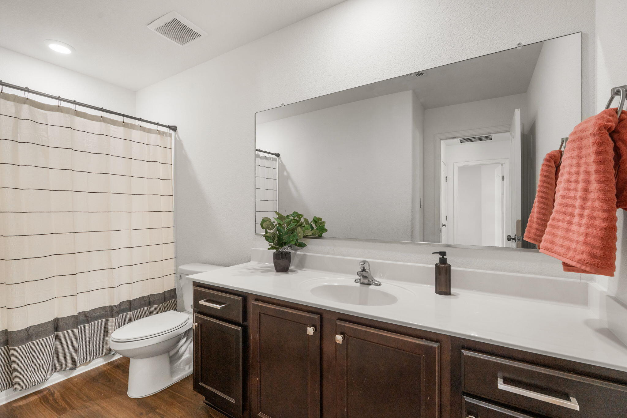 Photo 16 — 480 Chafey Drive SW