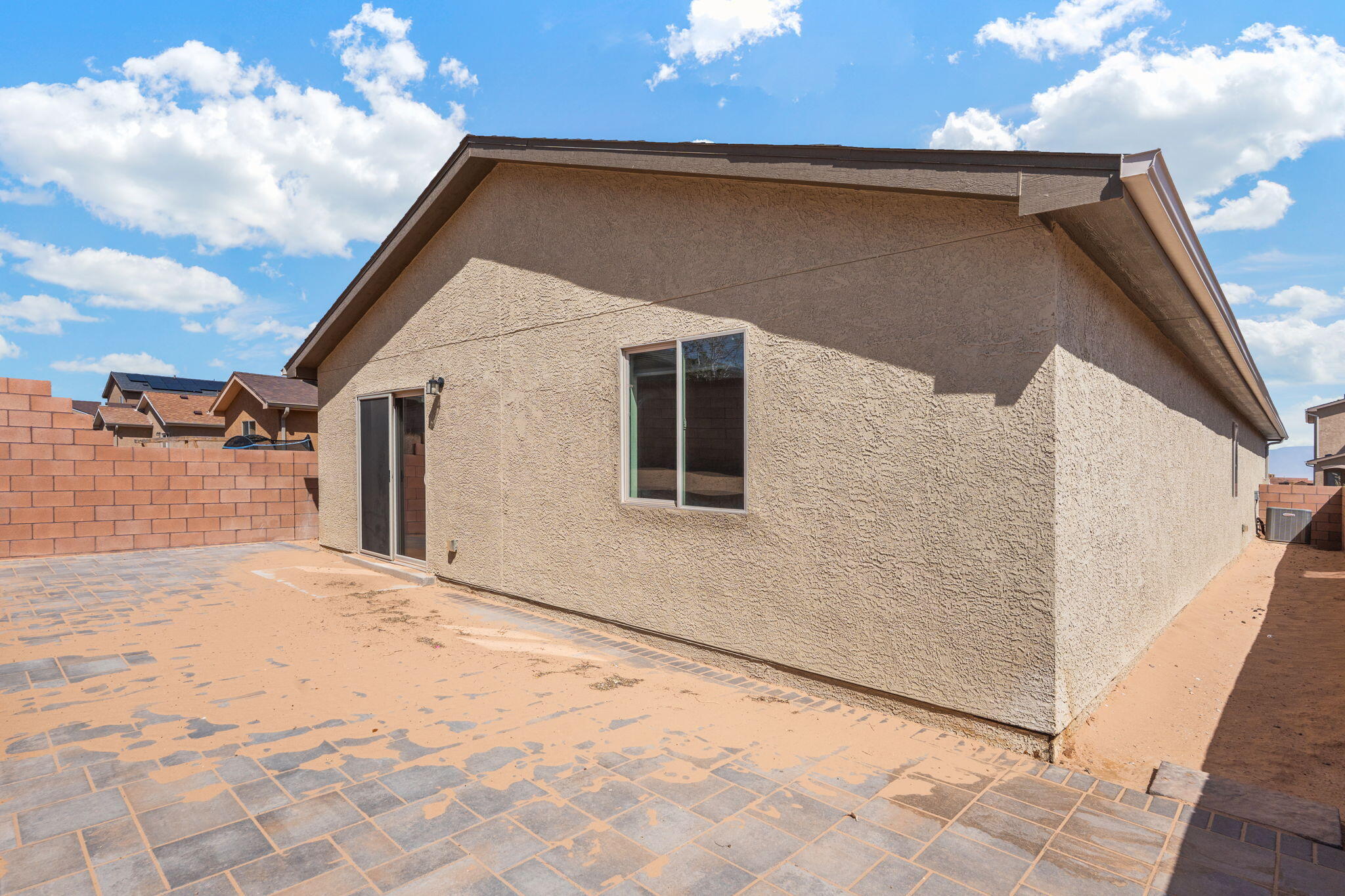 Photo 17 — 480 Chafey Drive SW