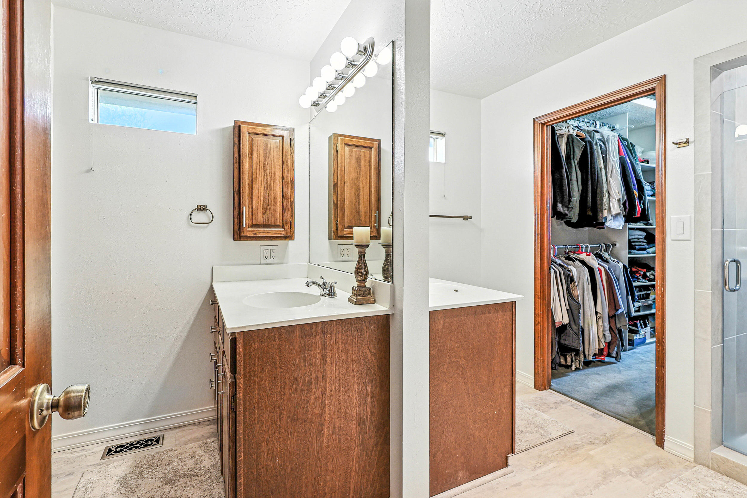 Photo 4 — 9801 Greenbrier Road NE