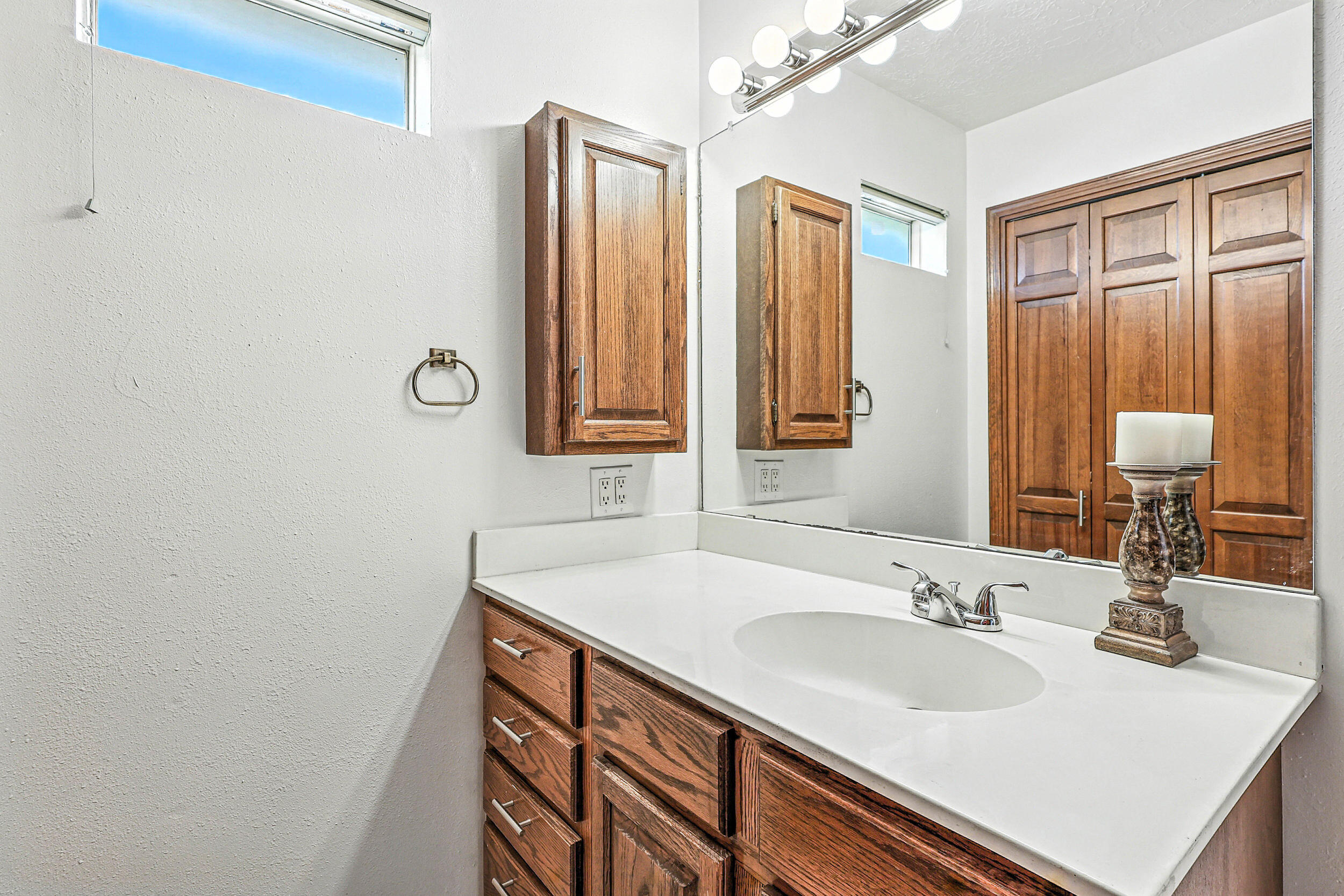 Photo 5 — 9801 Greenbrier Road NE