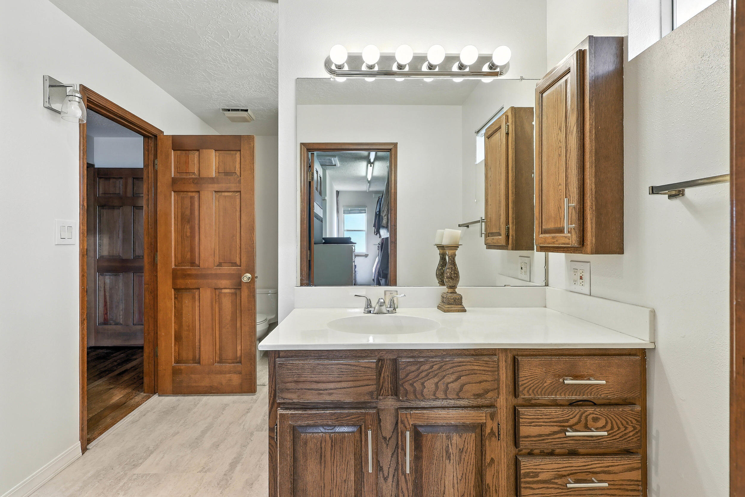 Photo 6 — 9801 Greenbrier Road NE