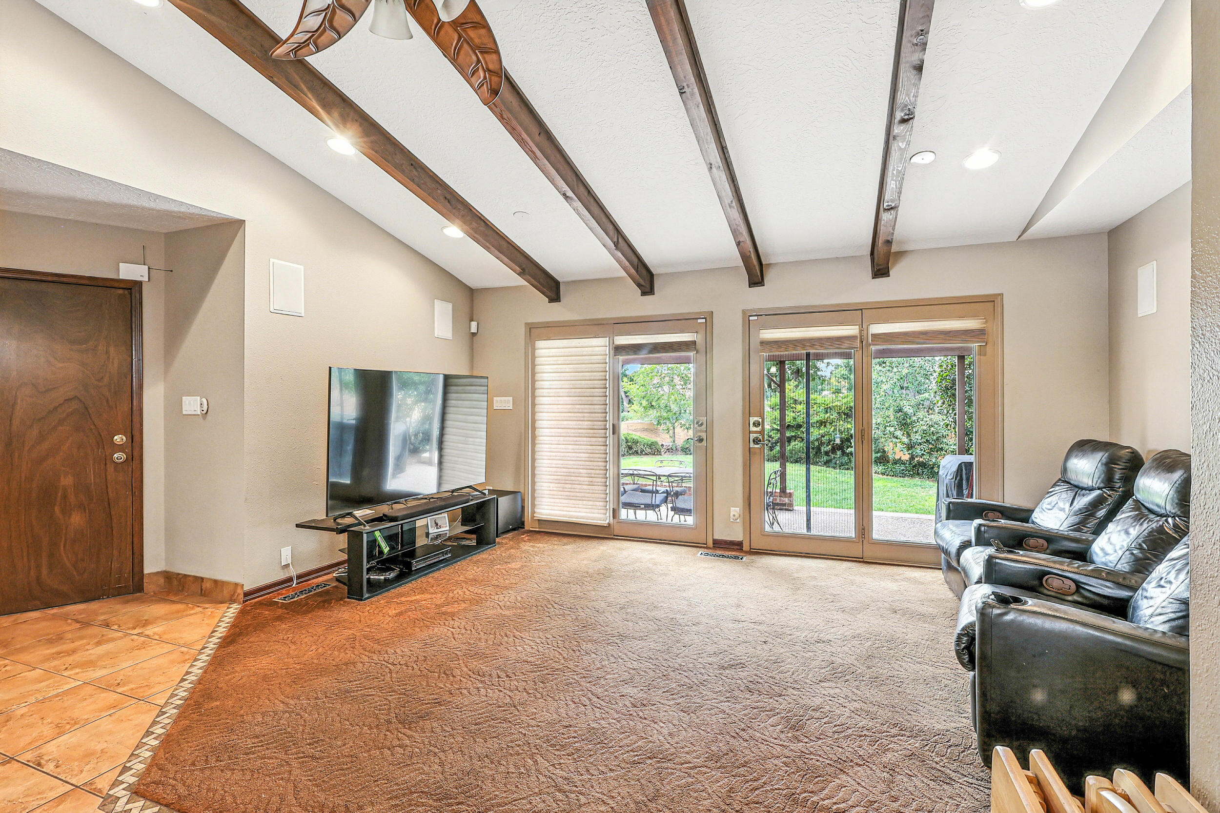 Photo 8 — 9801 Greenbrier Road NE