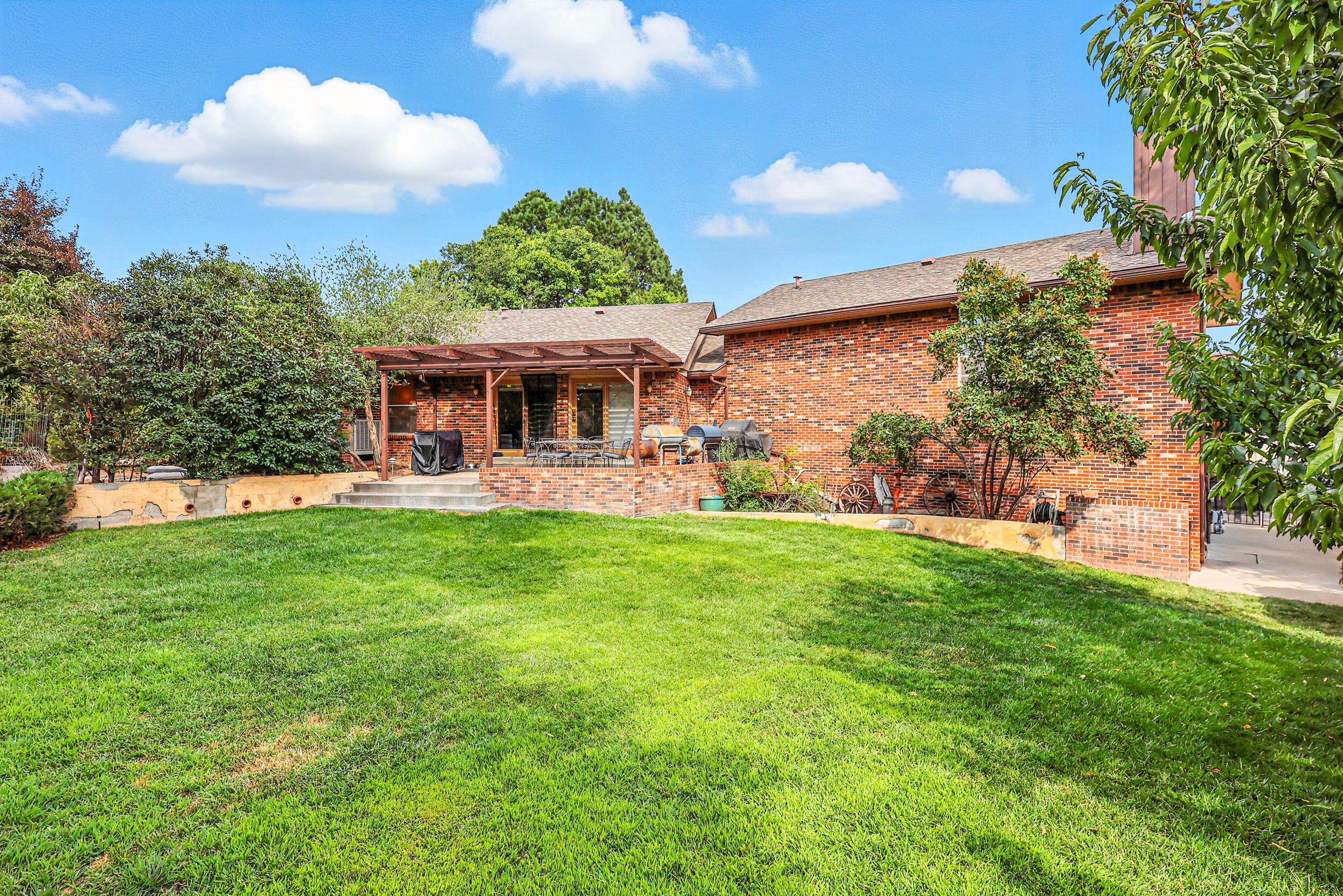 Photo 10 — 9801 Greenbrier Road NE