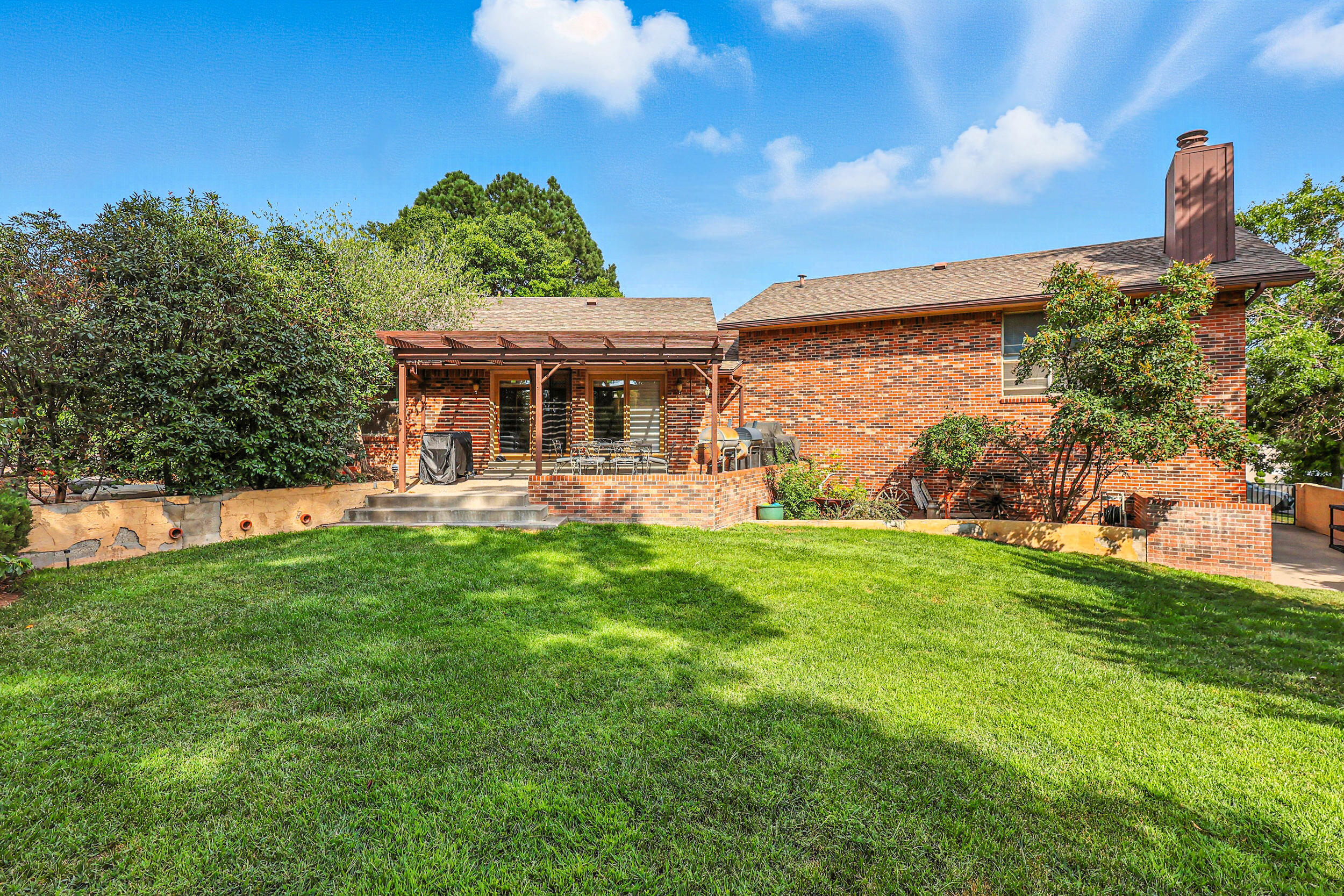Photo 11 — 9801 Greenbrier Road NE