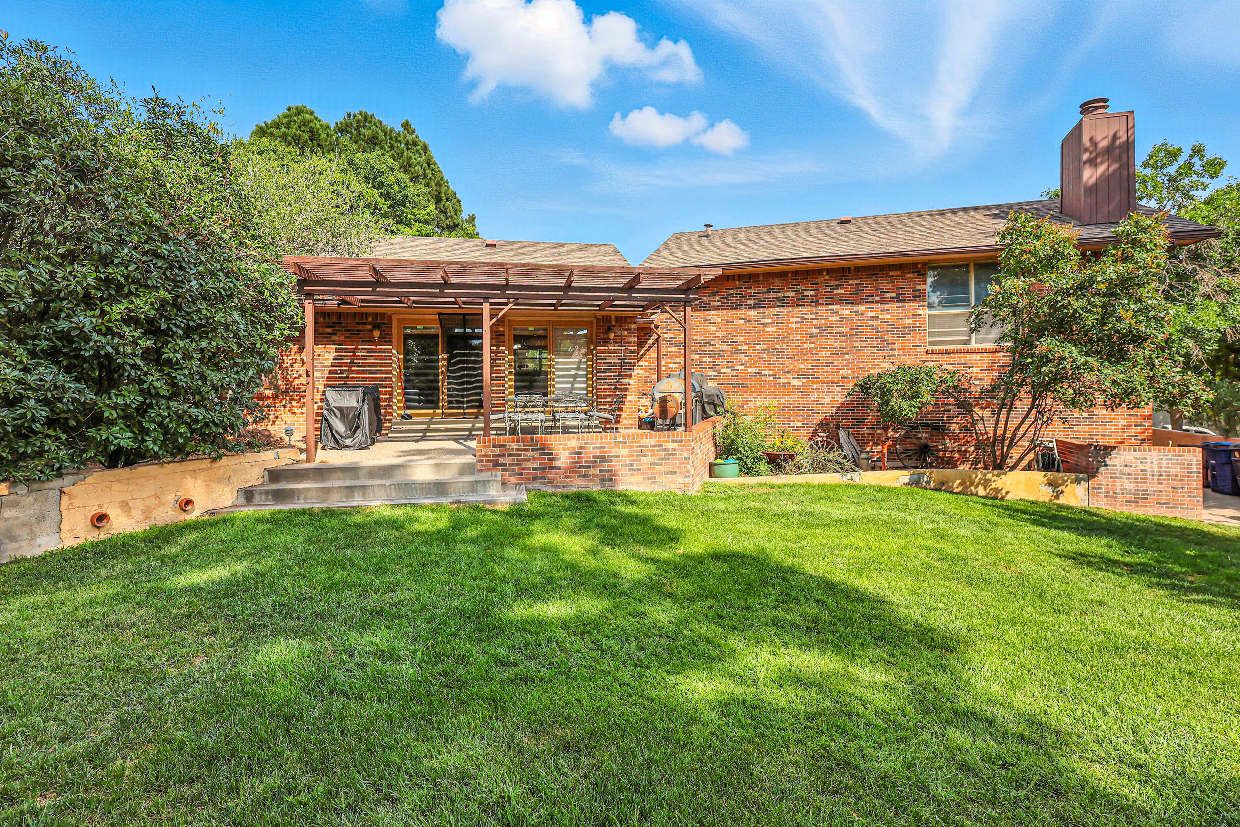 Photo 12 — 9801 Greenbrier Road NE