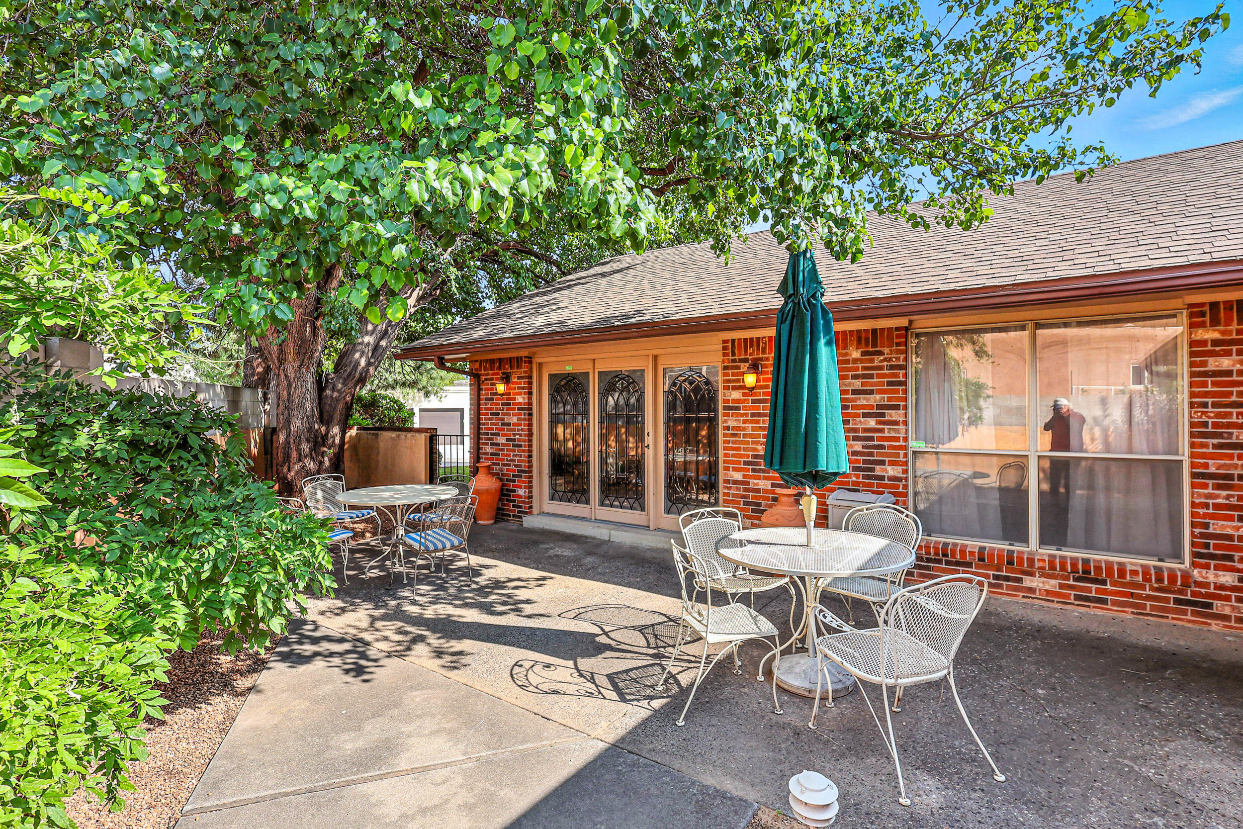 Photo 17 — 9801 Greenbrier Road NE