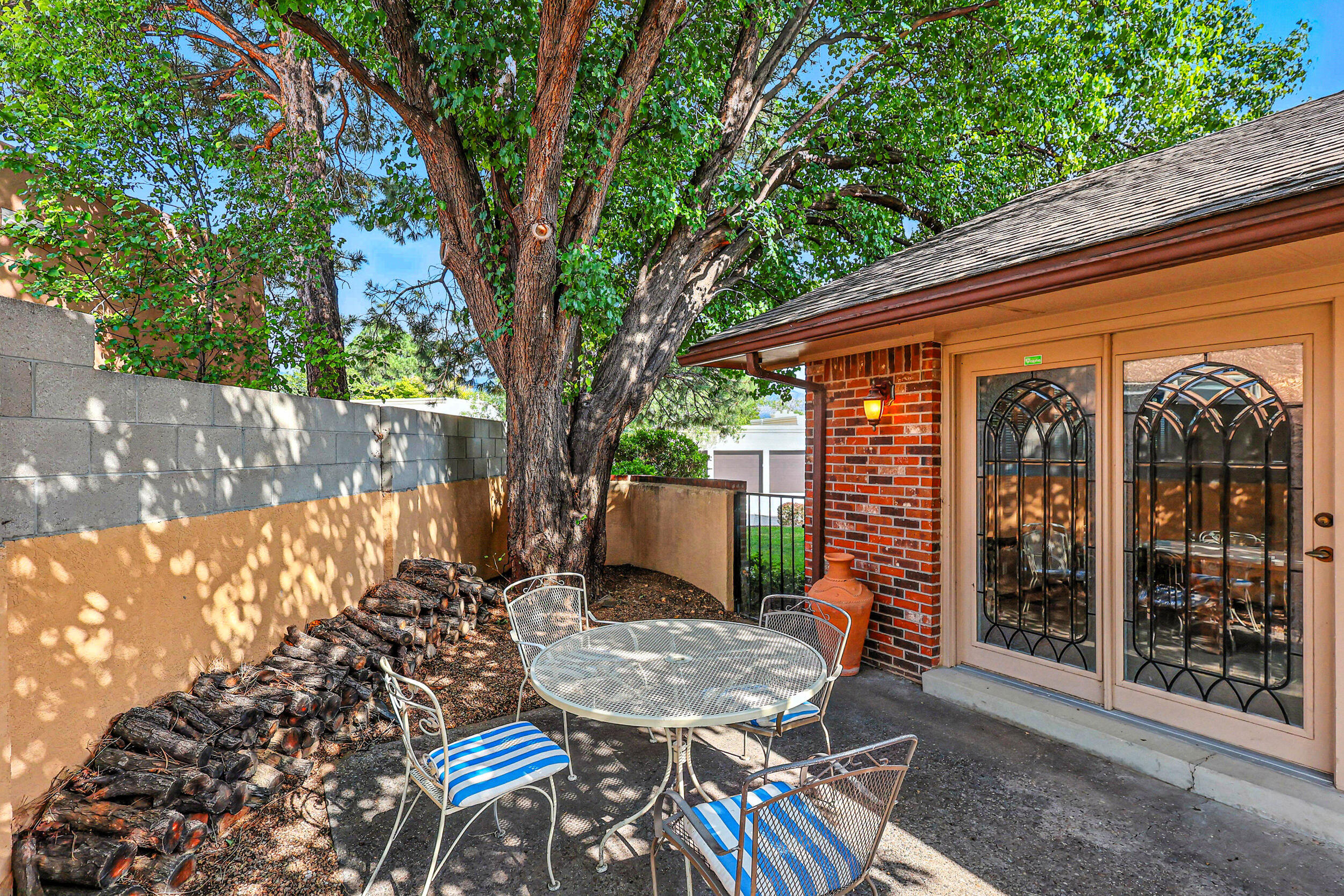 Photo 18 — 9801 Greenbrier Road NE