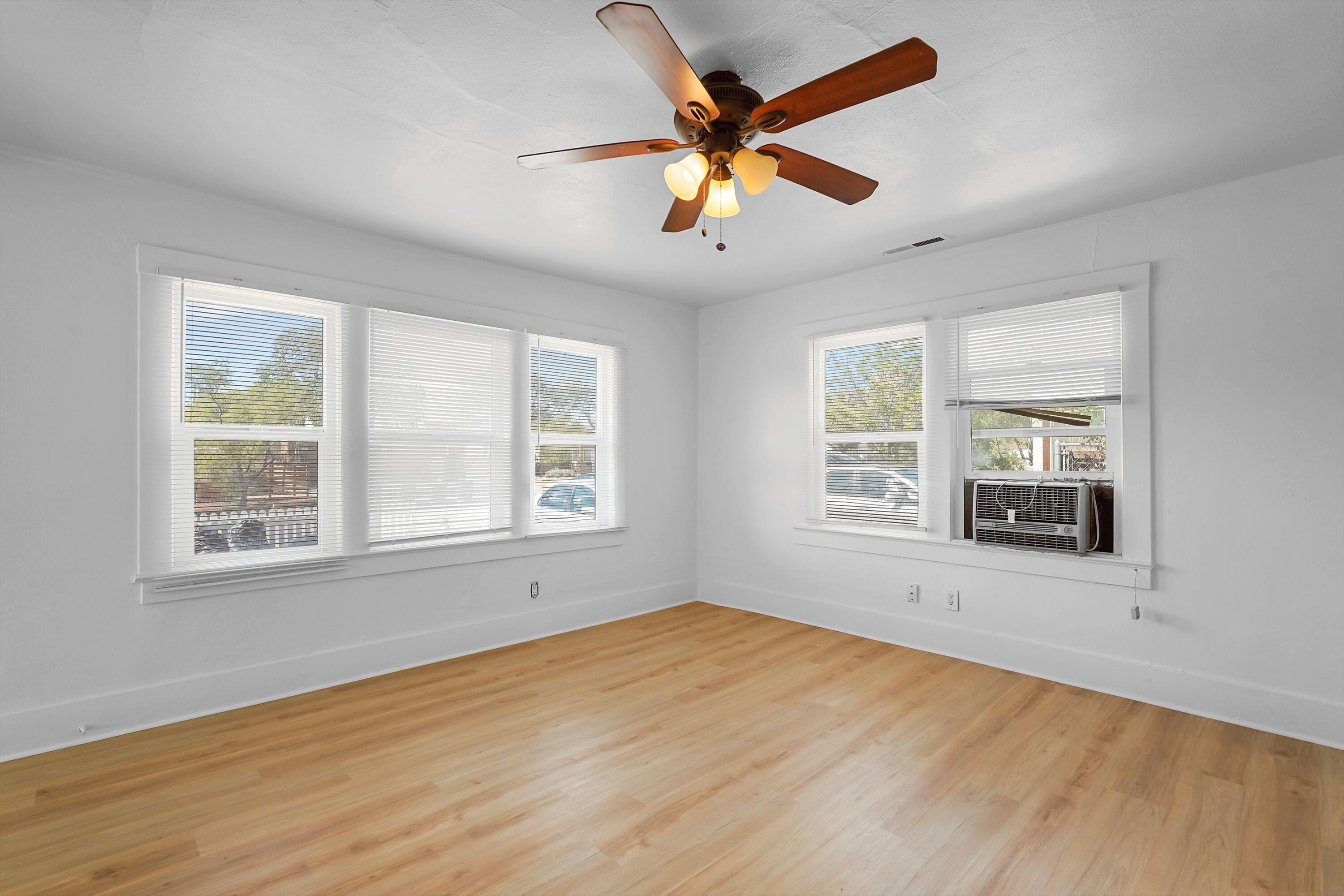Photo 10 — 412 Harvard Drive SE
