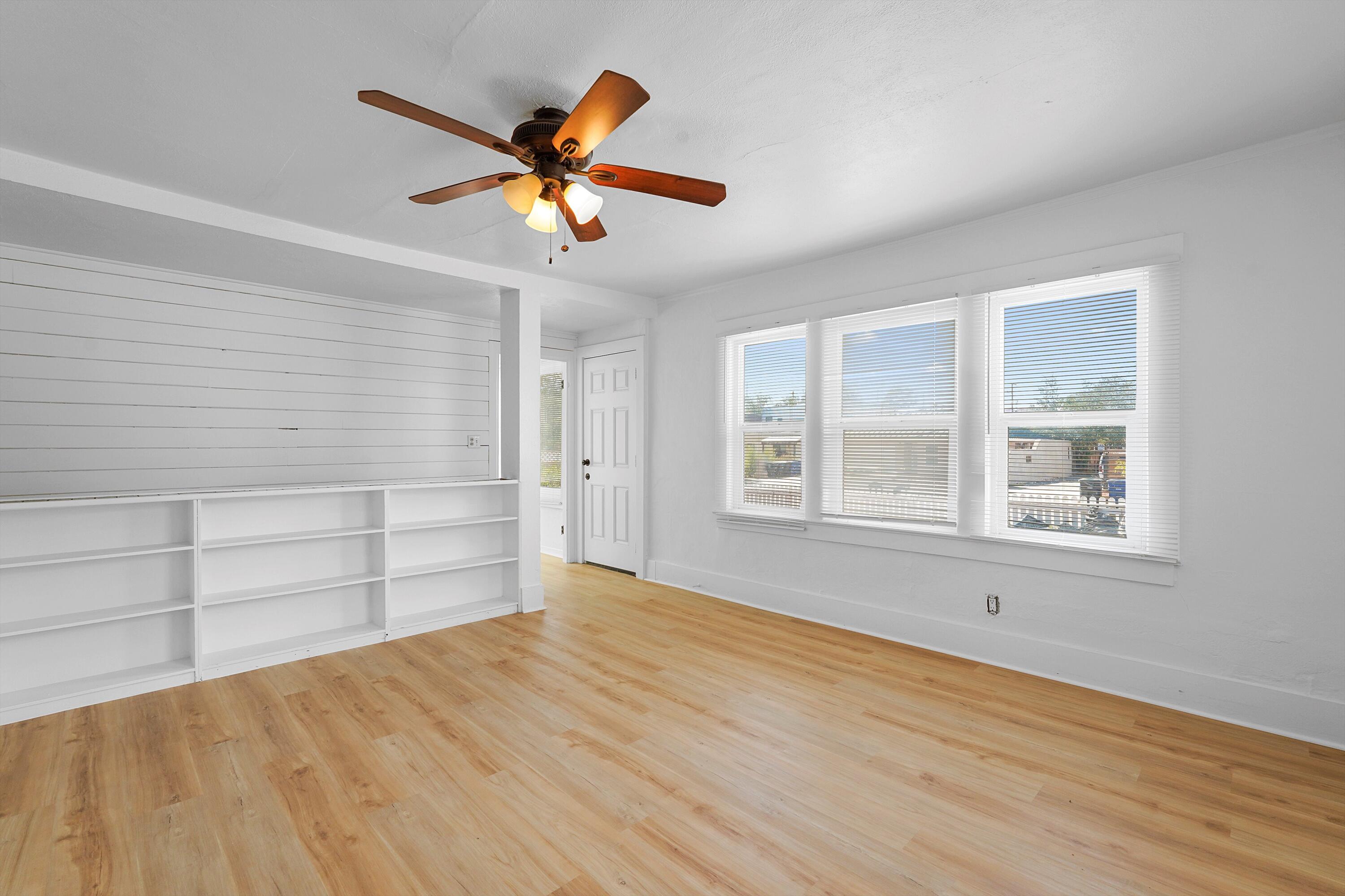 Photo 11 — 412 Harvard Drive SE