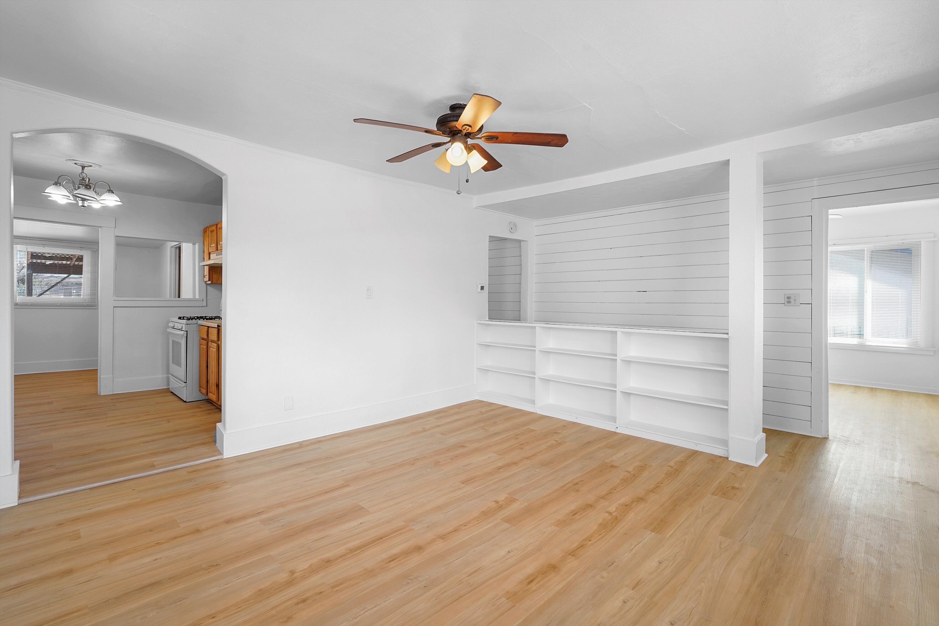 Photo 12 — 412 Harvard Drive SE
