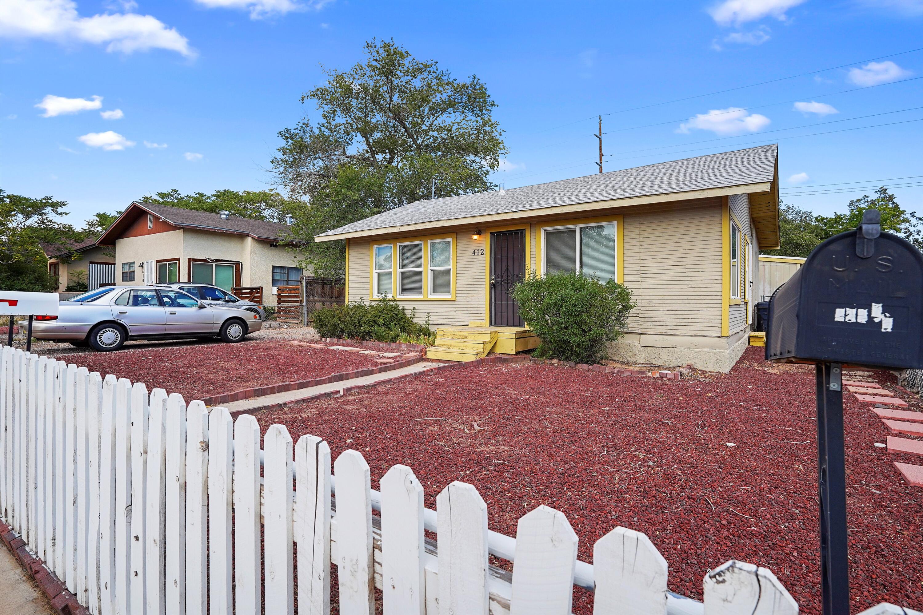 Photo 2 — 412 Harvard Drive SE