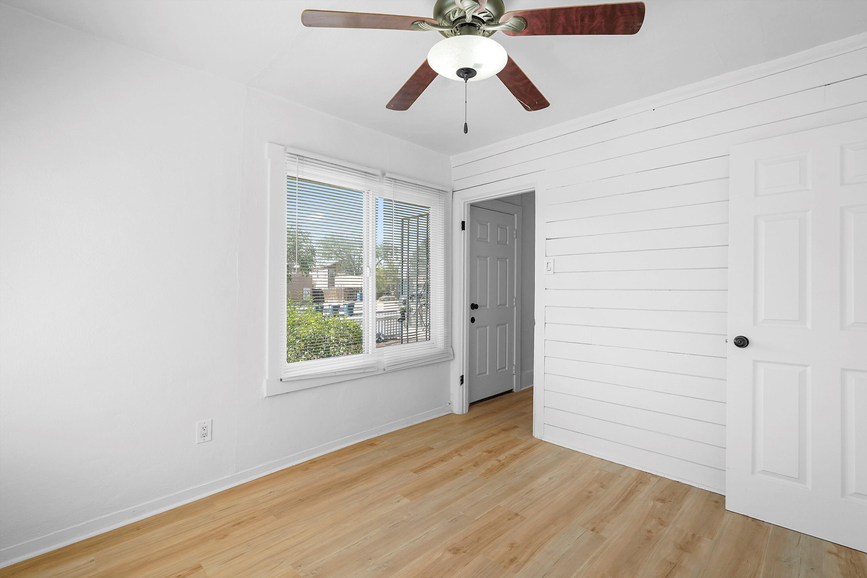 Photo 7 — 412 Harvard Drive SE