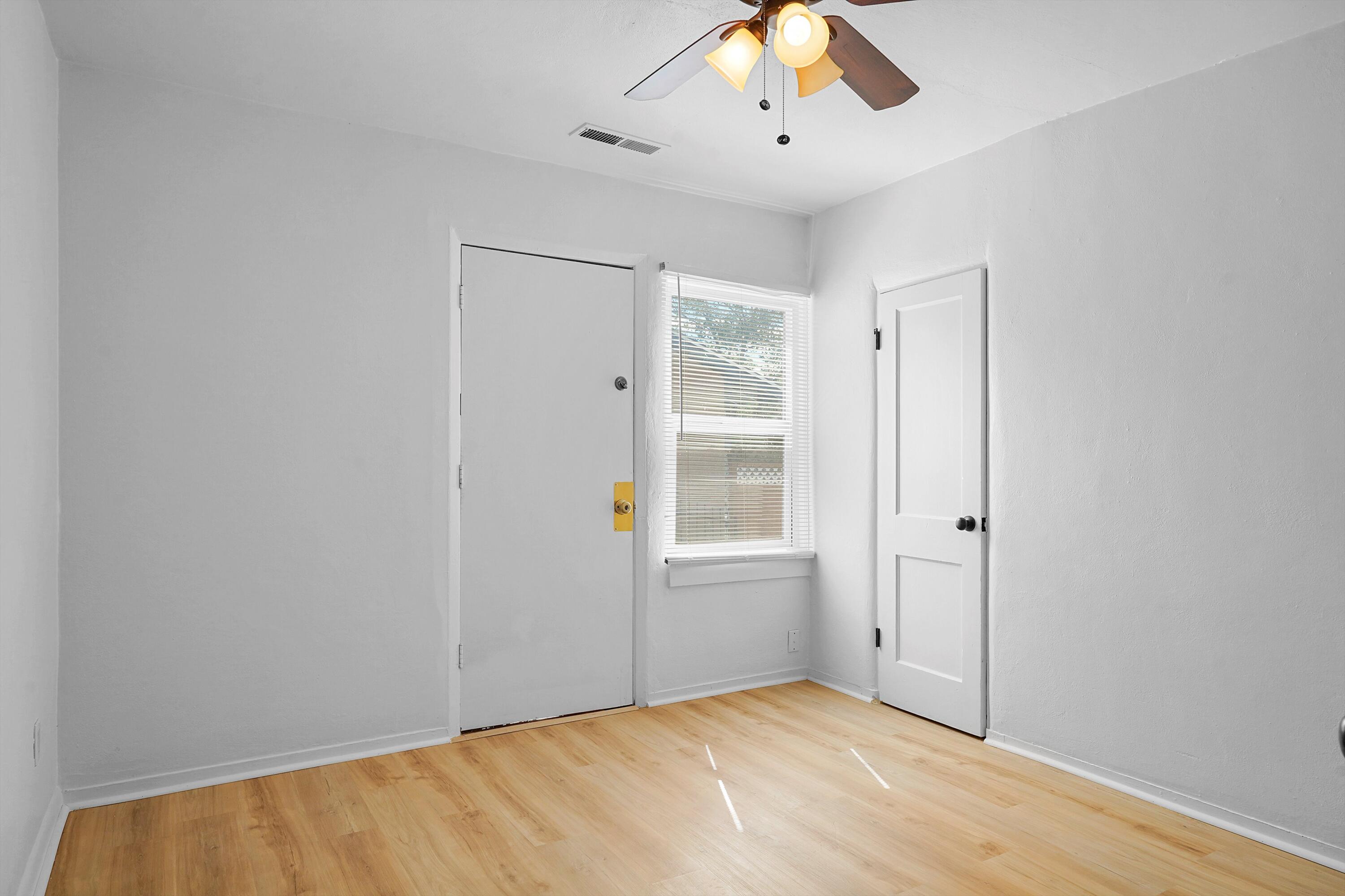 Photo 15 — 412 Harvard Drive SE
