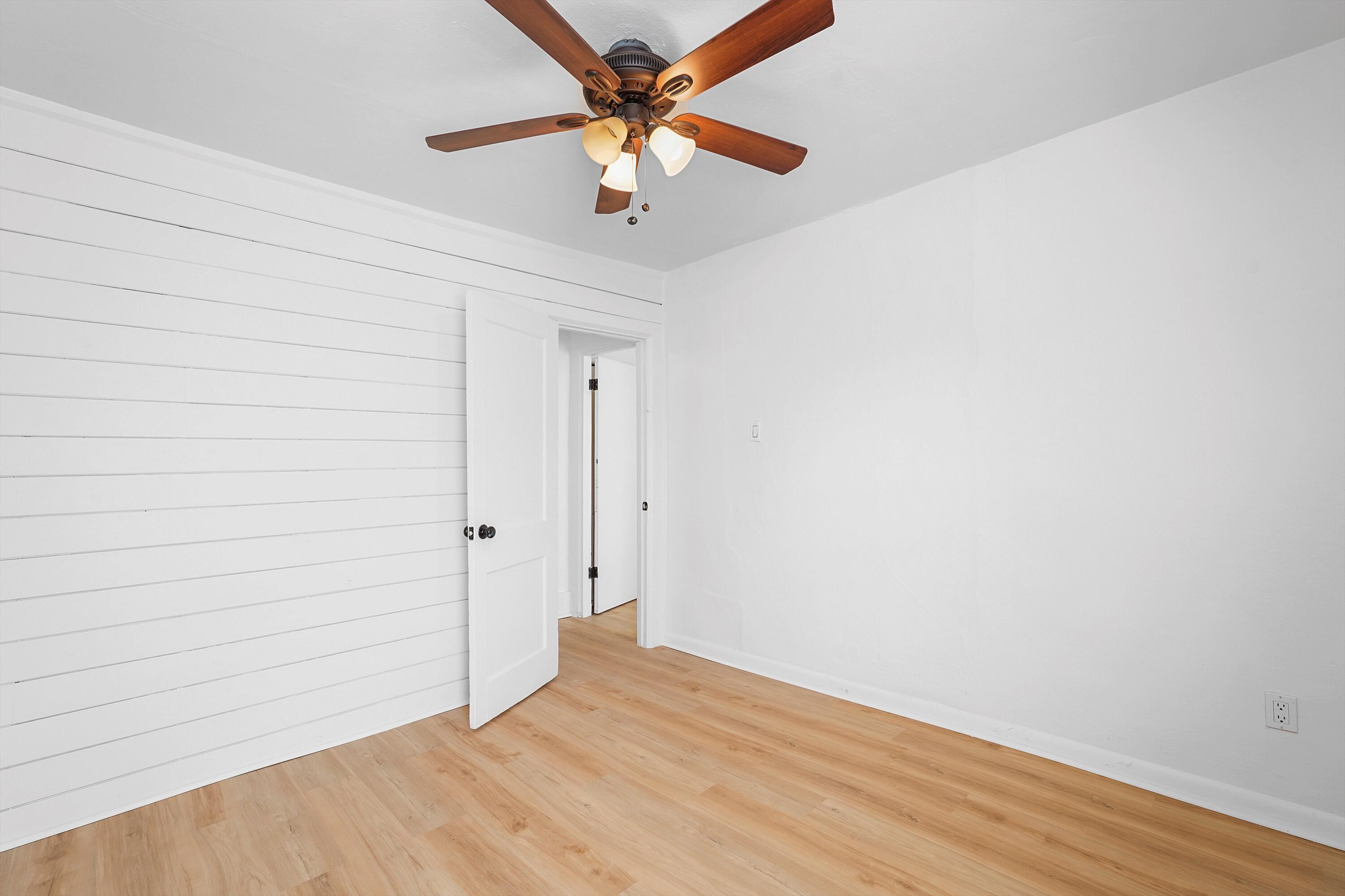 Photo 16 — 412 Harvard Drive SE