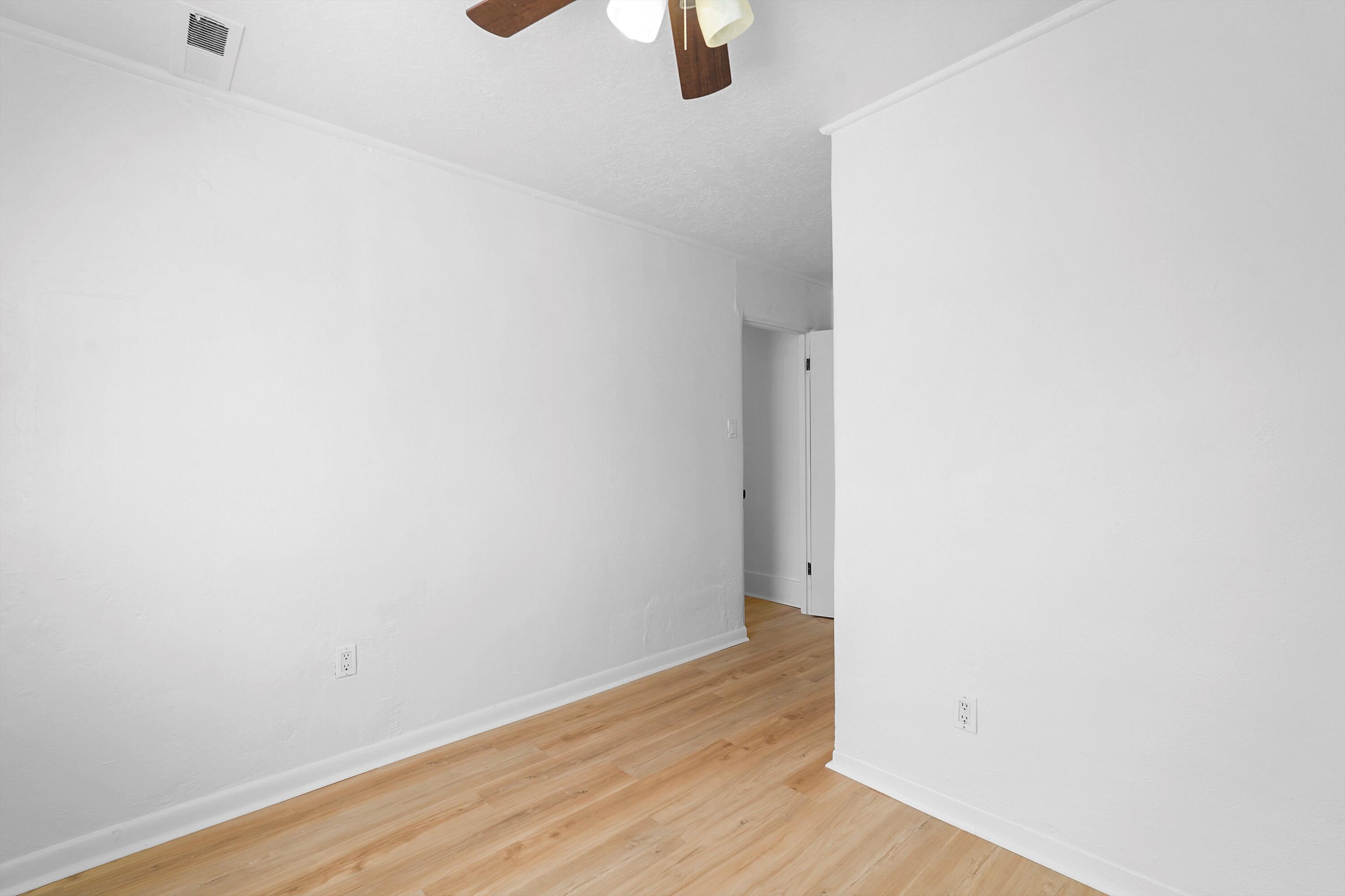 Photo 19 — 412 Harvard Drive SE