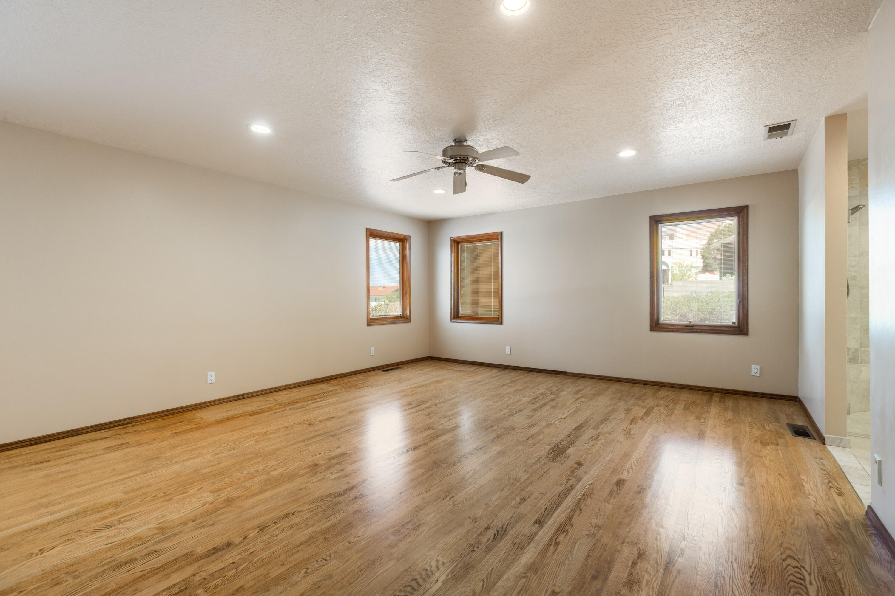 Photo 2 — 14325 Skyline Road NE
