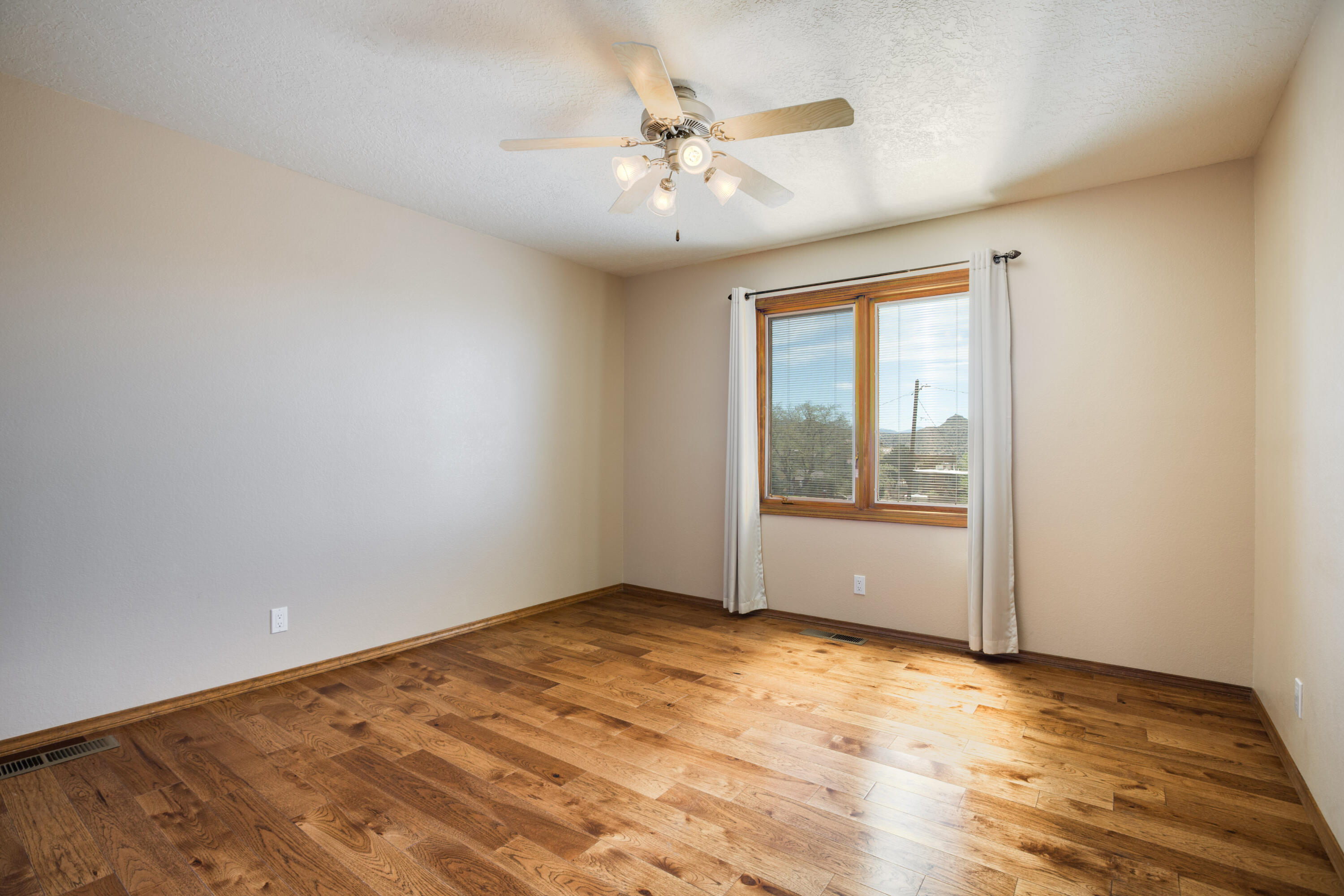 Photo 7 — 14325 Skyline Road NE