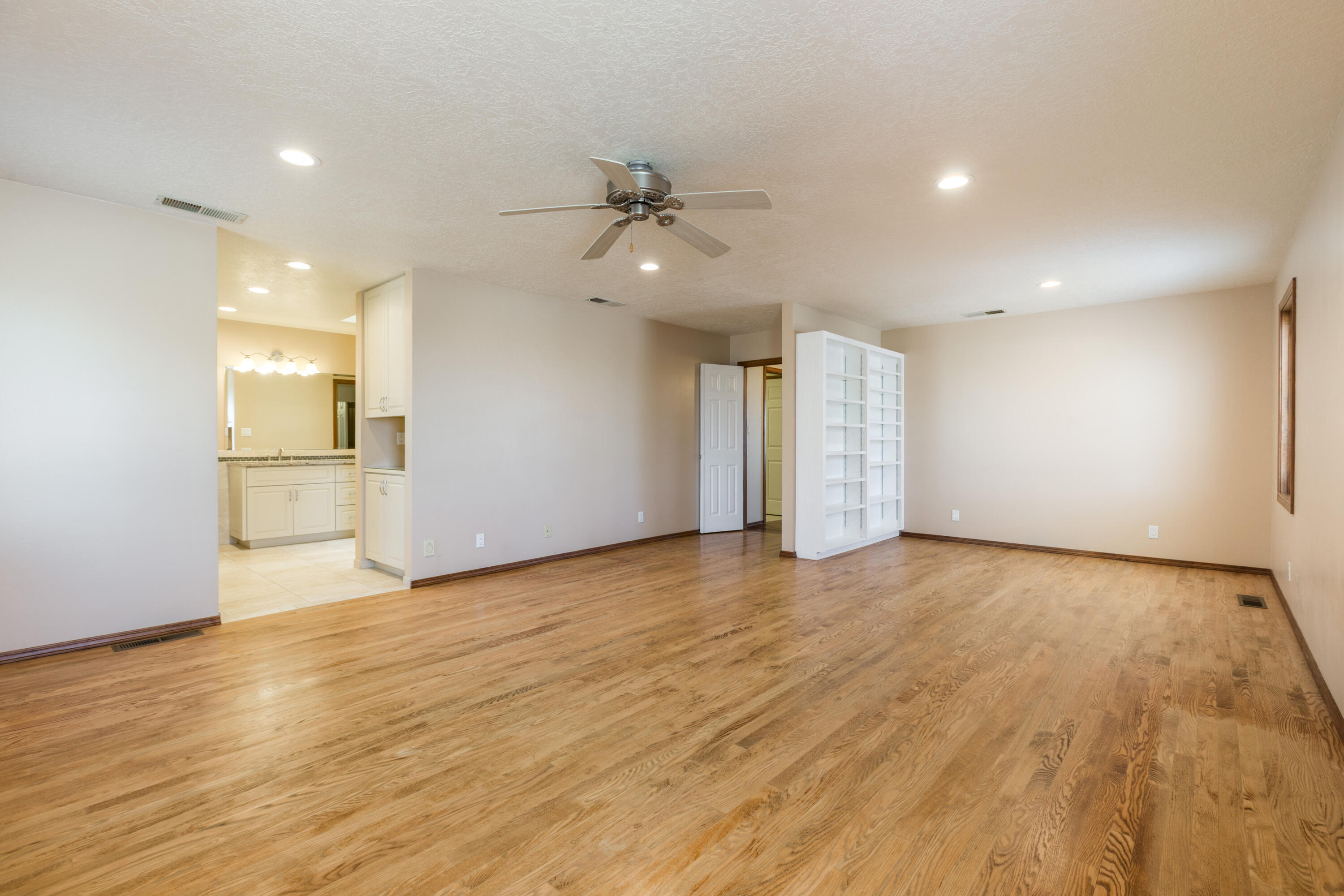 Photo 8 — 14325 Skyline Road NE