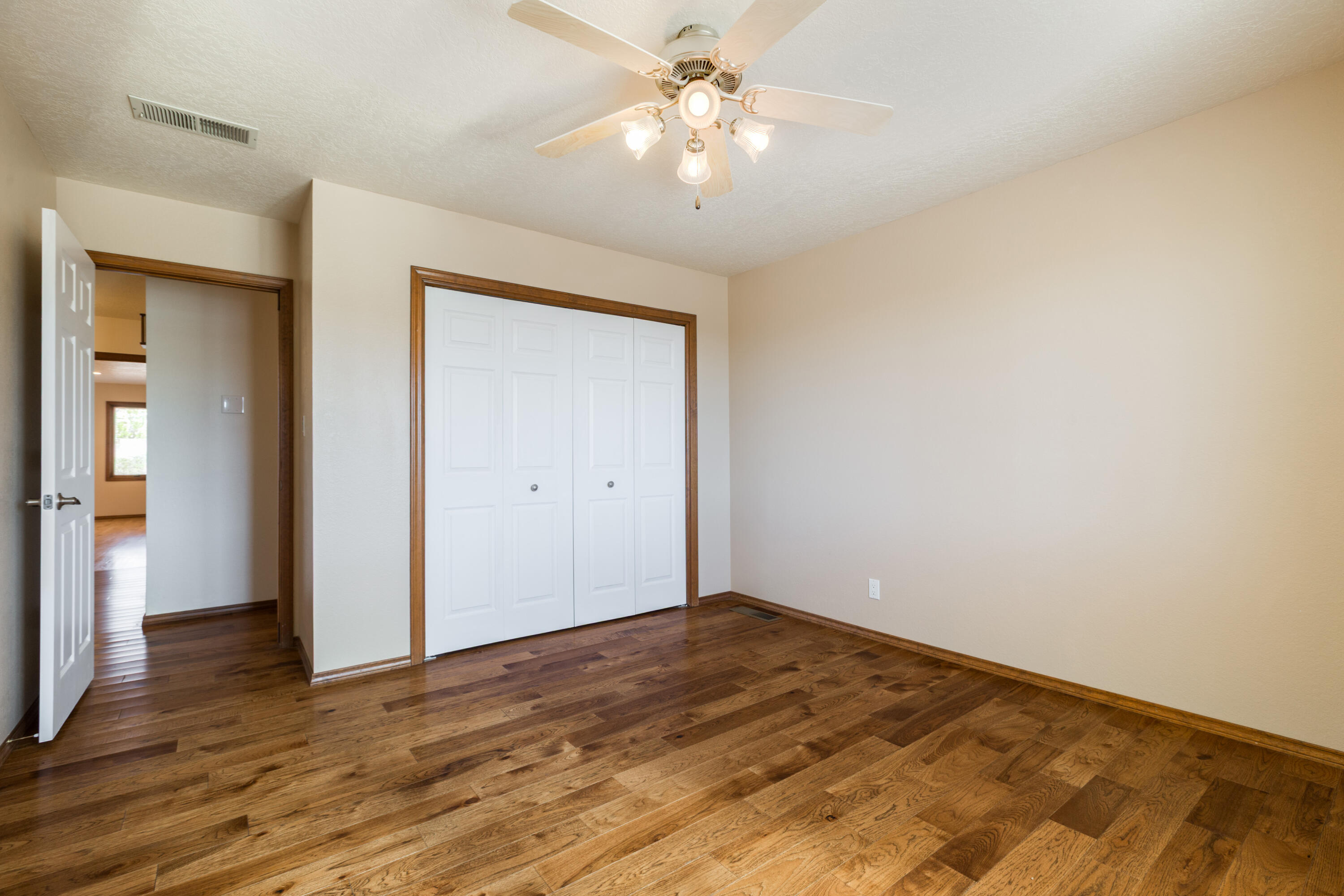 Photo 9 — 14325 Skyline Road NE
