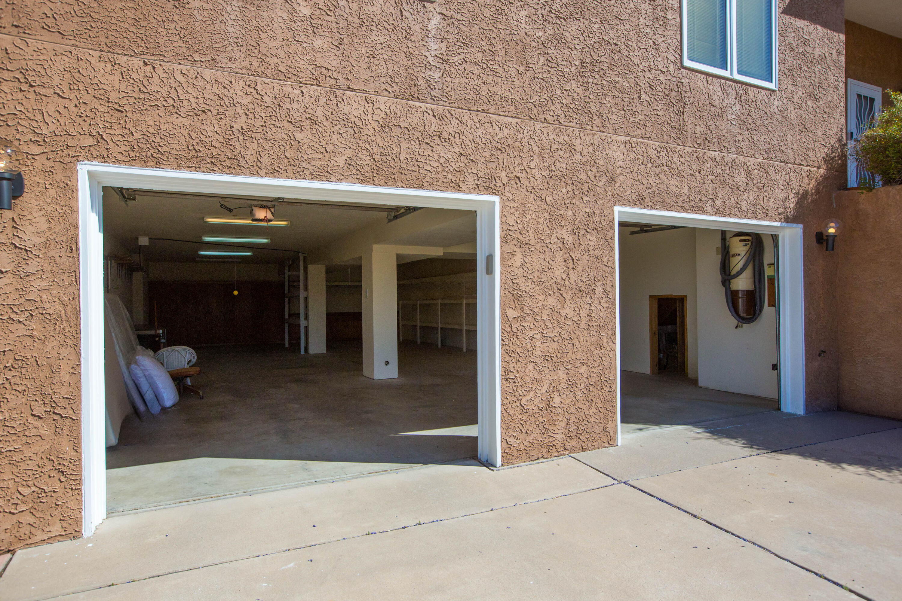 Photo 13 — 14325 Skyline Road NE