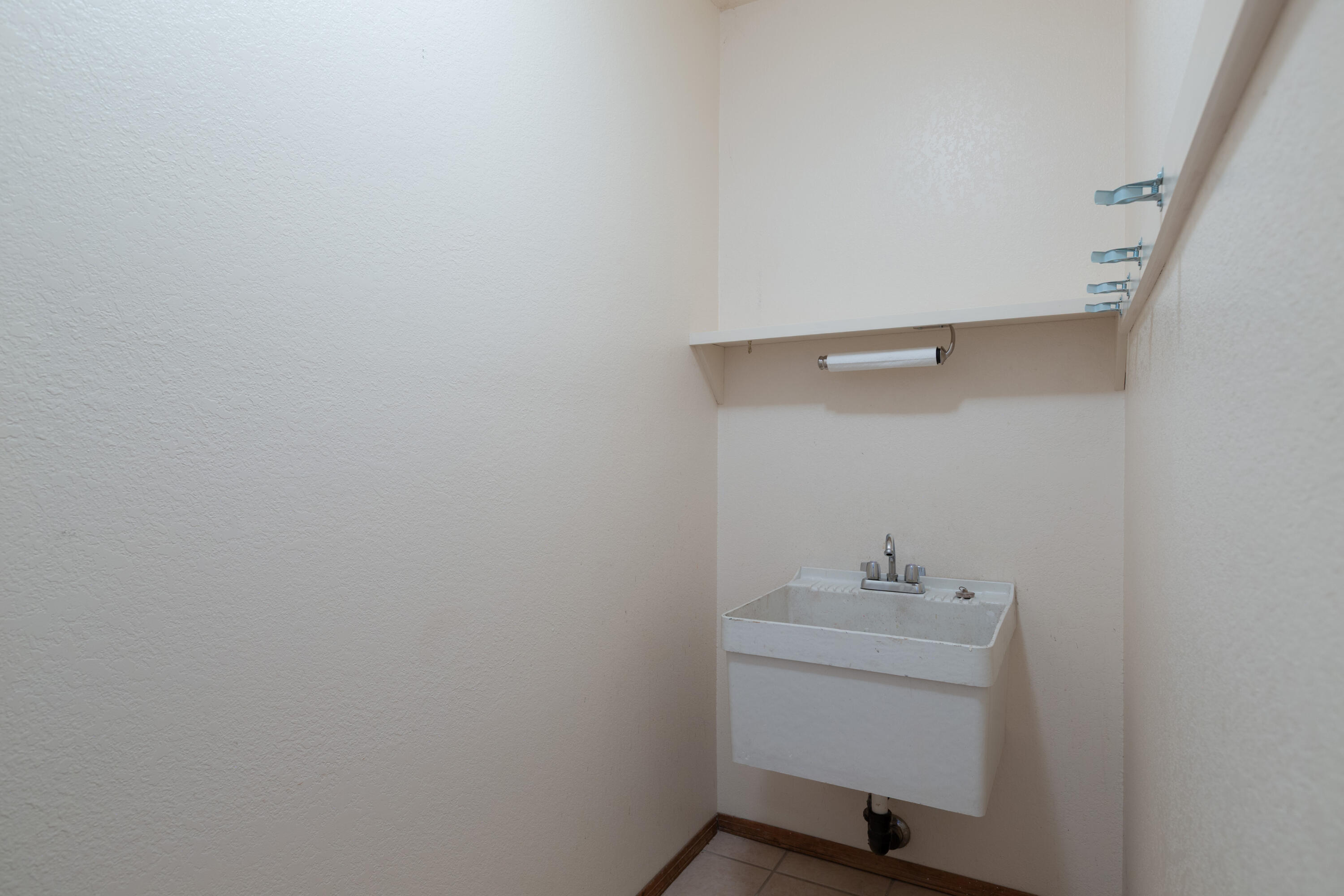 Photo 18 — 14325 Skyline Road NE